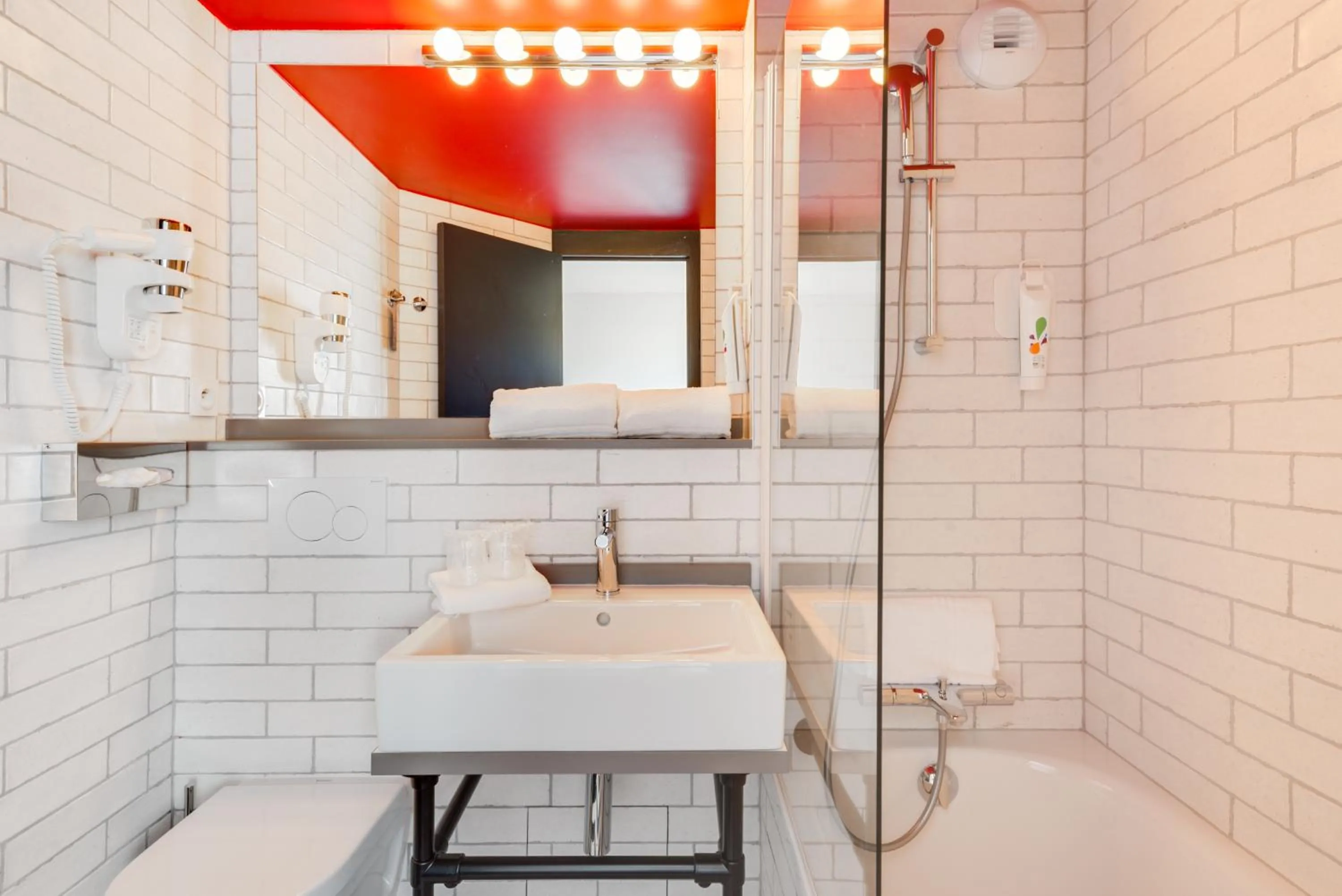 Bathroom in Ibis Styles Paris Saint Denis La Plaine