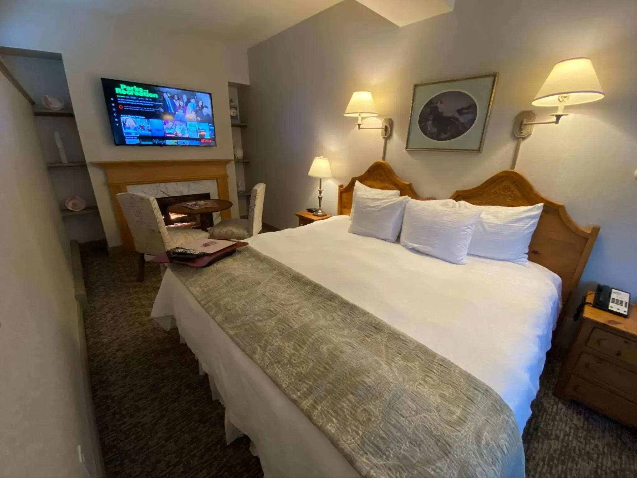 Standard King Room in Chambery Inn Standard King Room in Chambery Inn