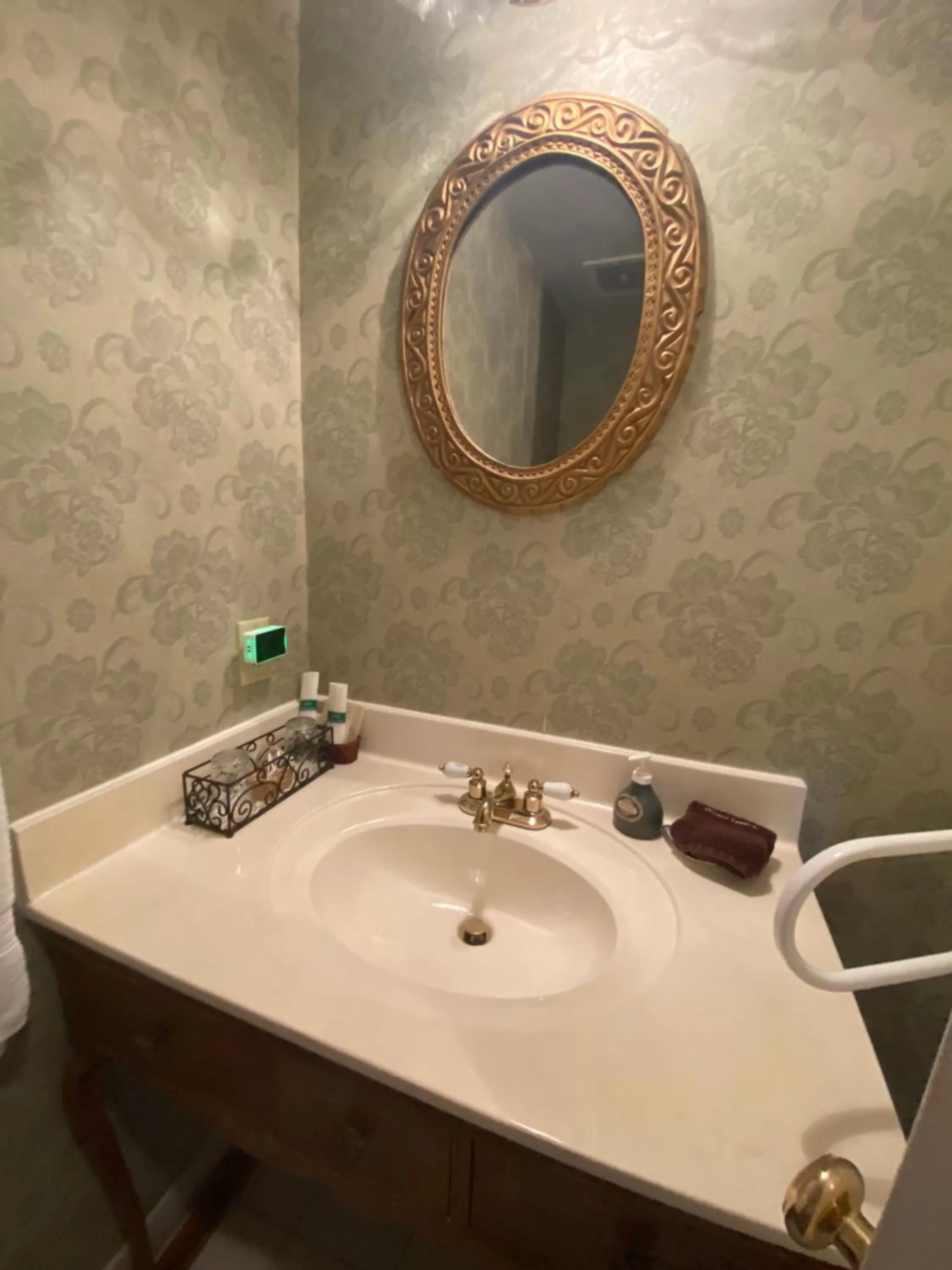 Bathroom in The Cypress Inn