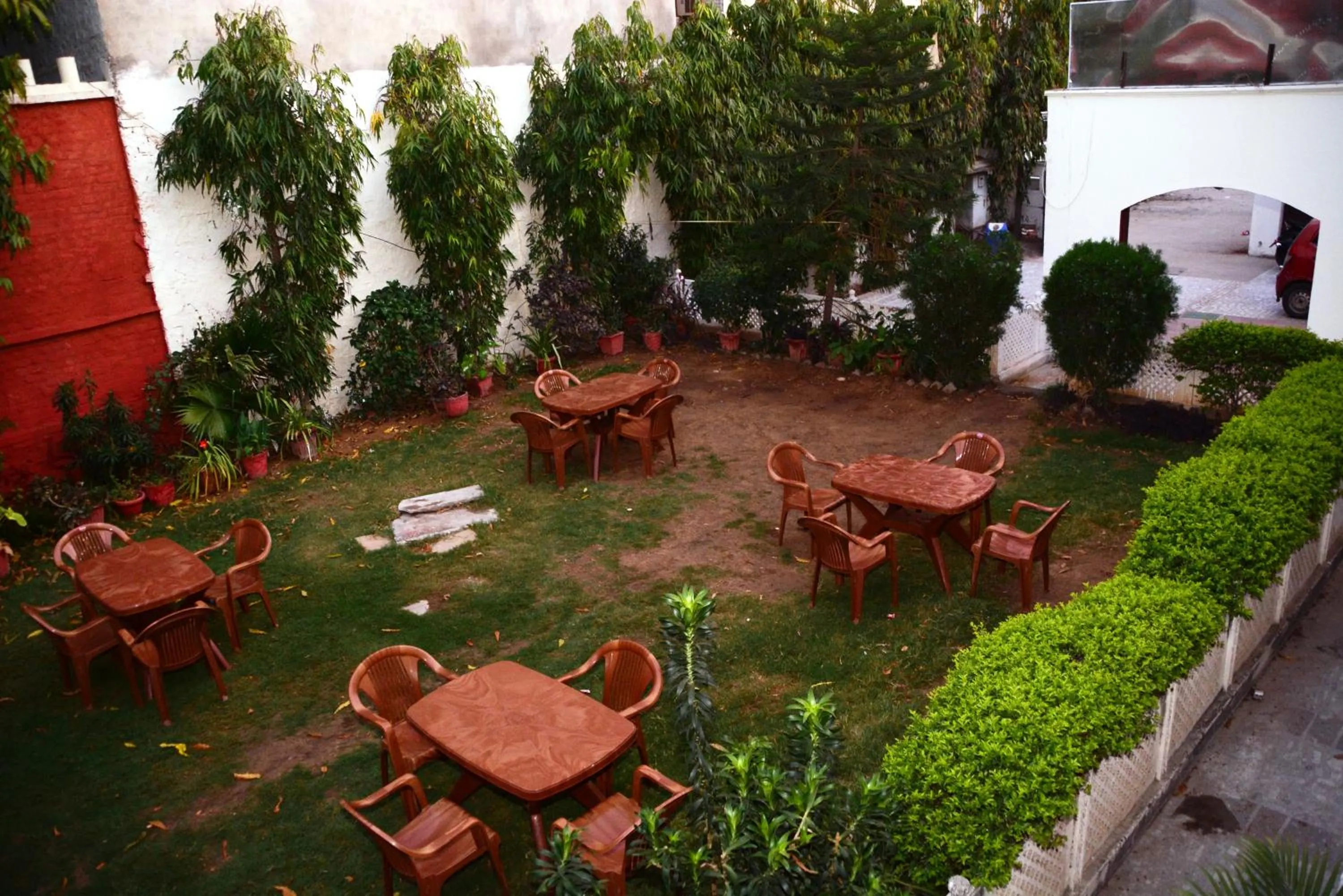 Garden in Hotel Sugandh Retreat- Near Sindhi Camp Bus station