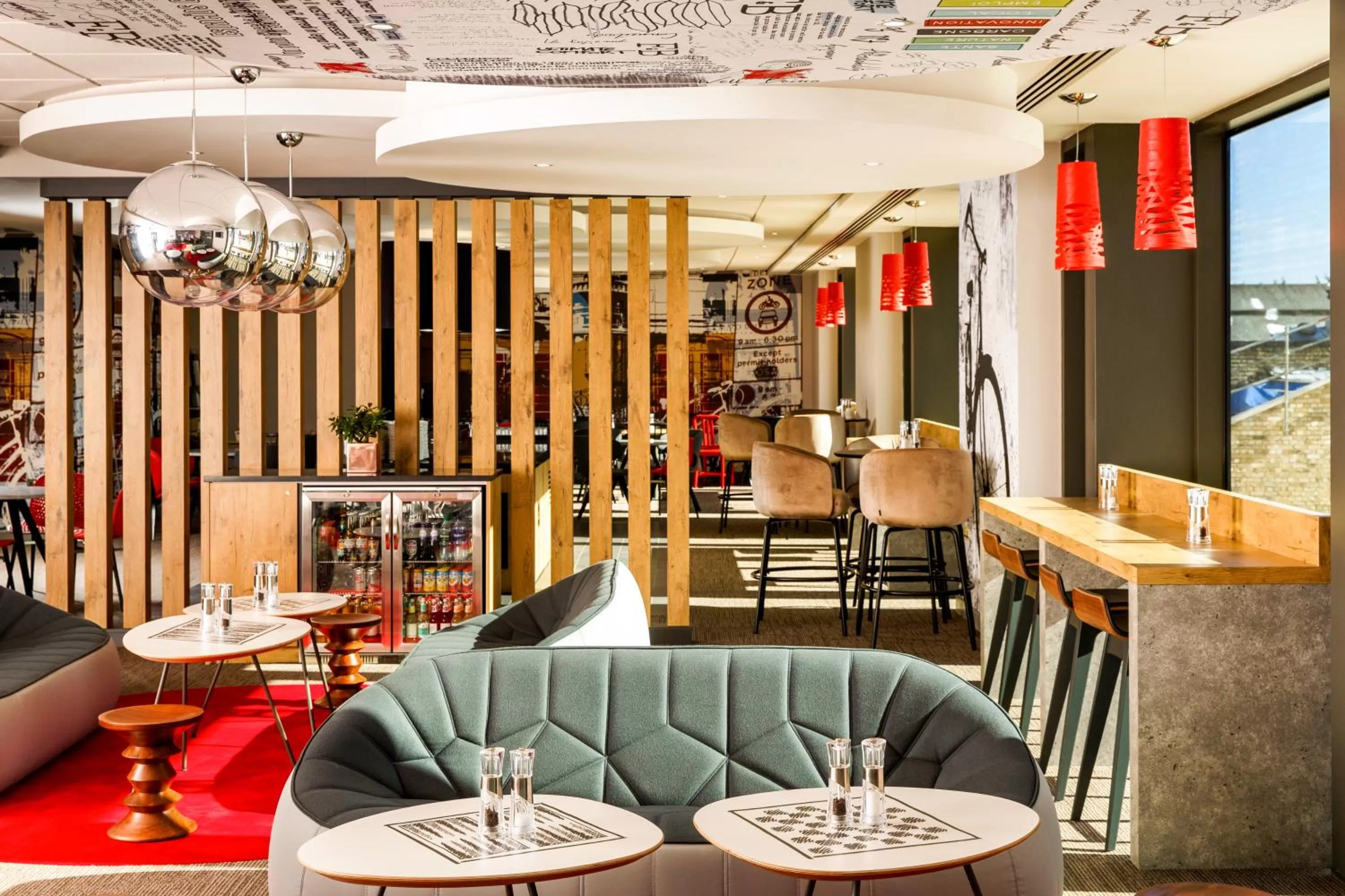 Lounge or bar in ibis Cambridge Central Station