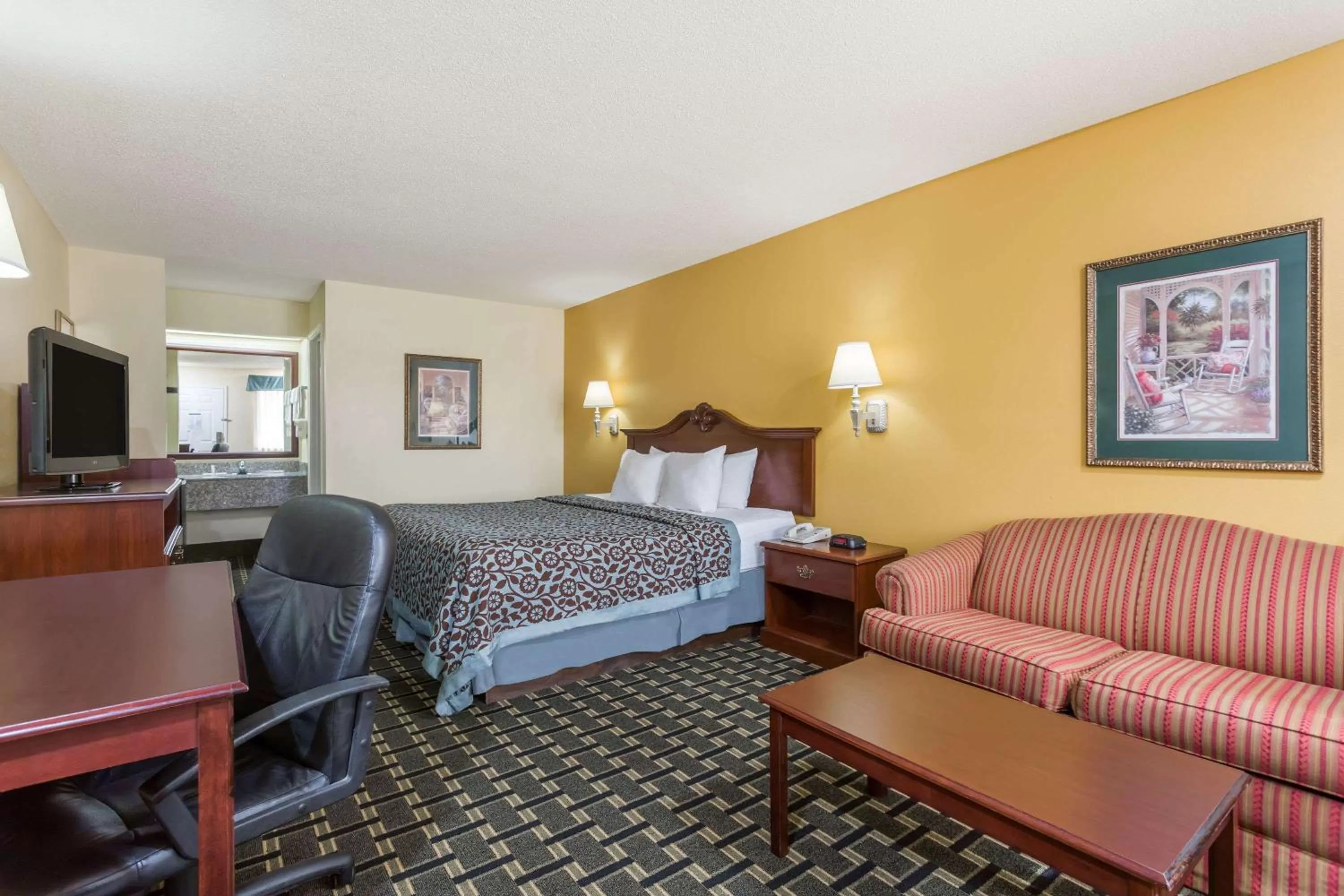 Photo of the whole room, Bed in Days Inn & Suites by Wyndham Warner Robins Near Robins AFB