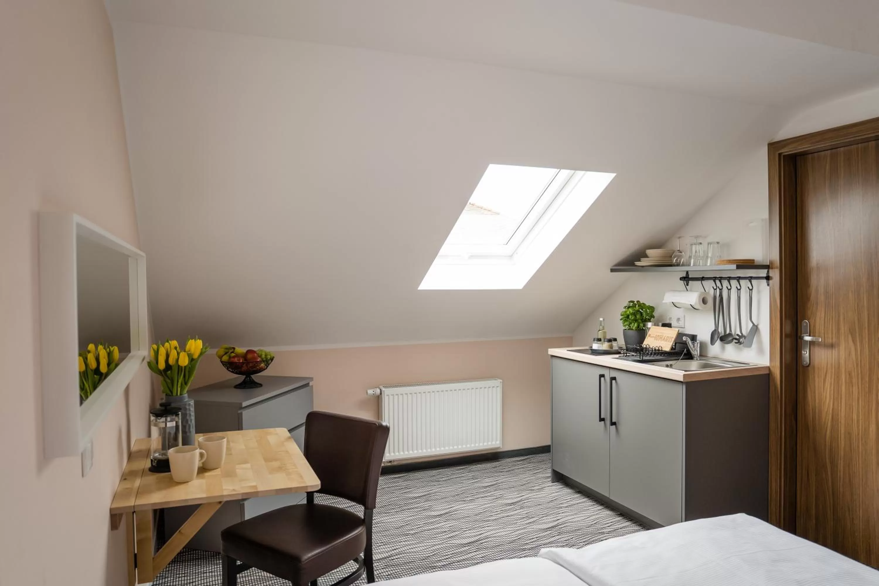 Kitchen or kitchenette, Bed in Point Hotel Apartments and Rooms