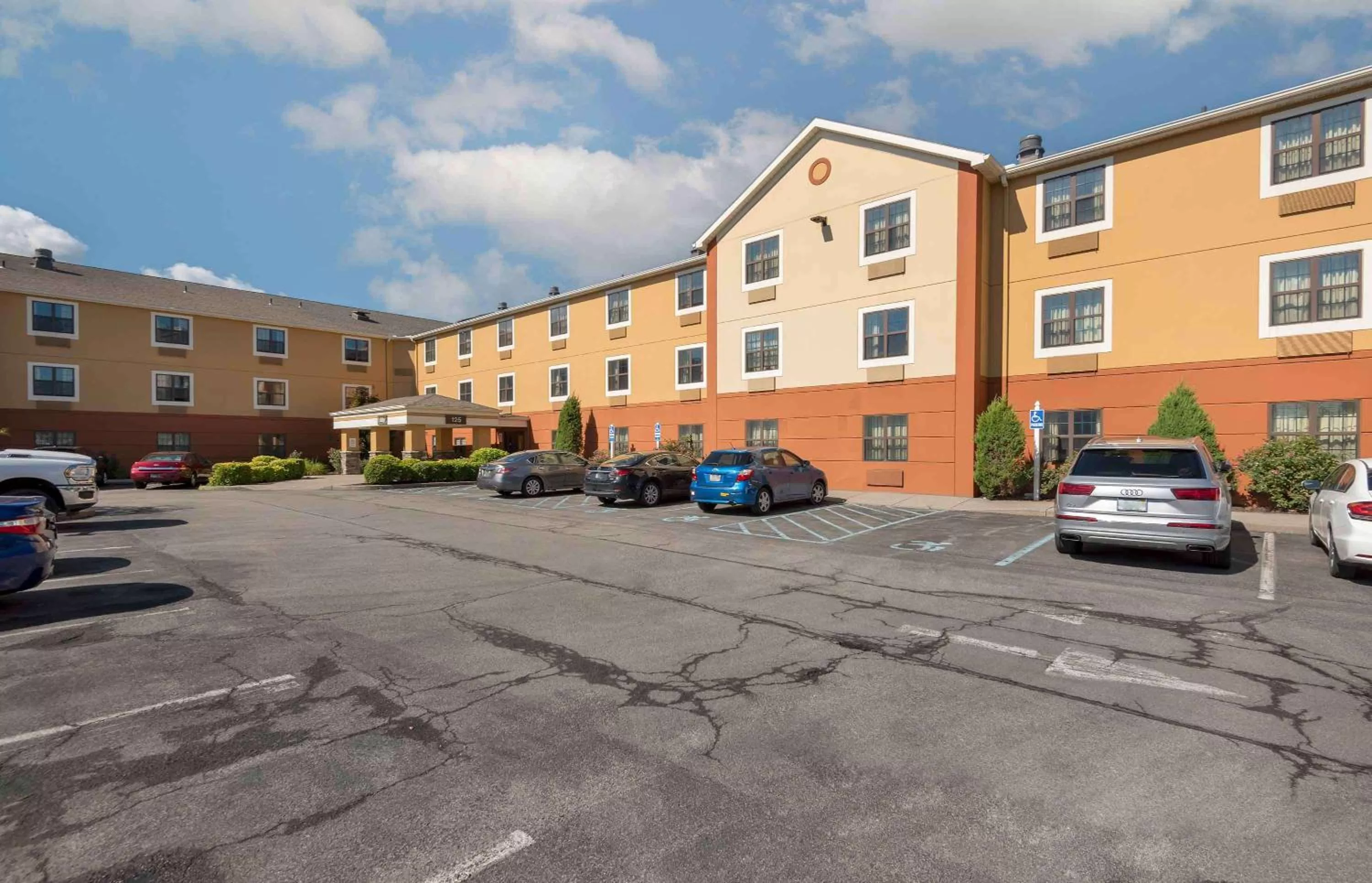 Property building in Extended Stay America Suites - Buffalo - Amherst