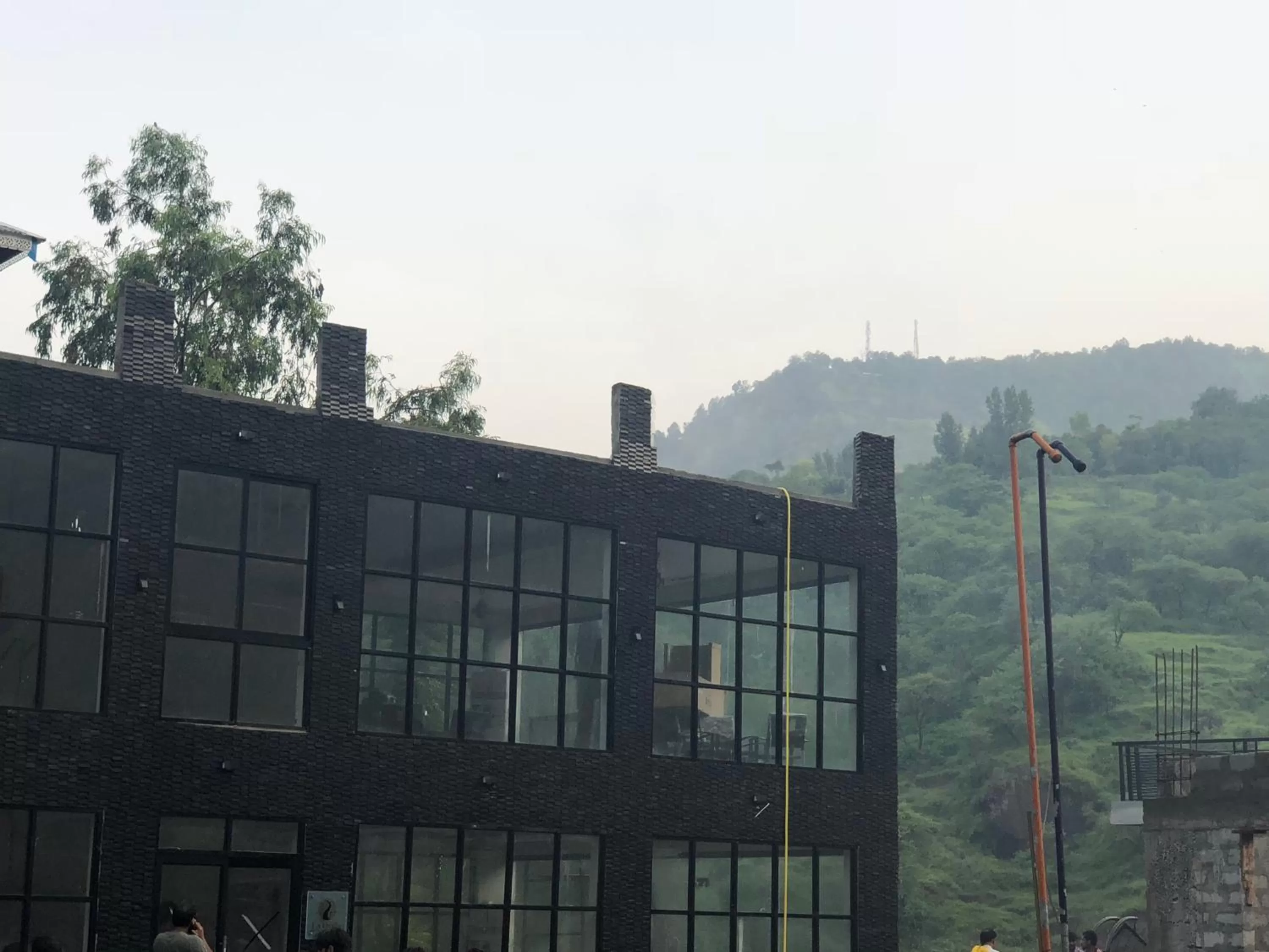 Property building in Hotel La Orilla Muzaffarabad