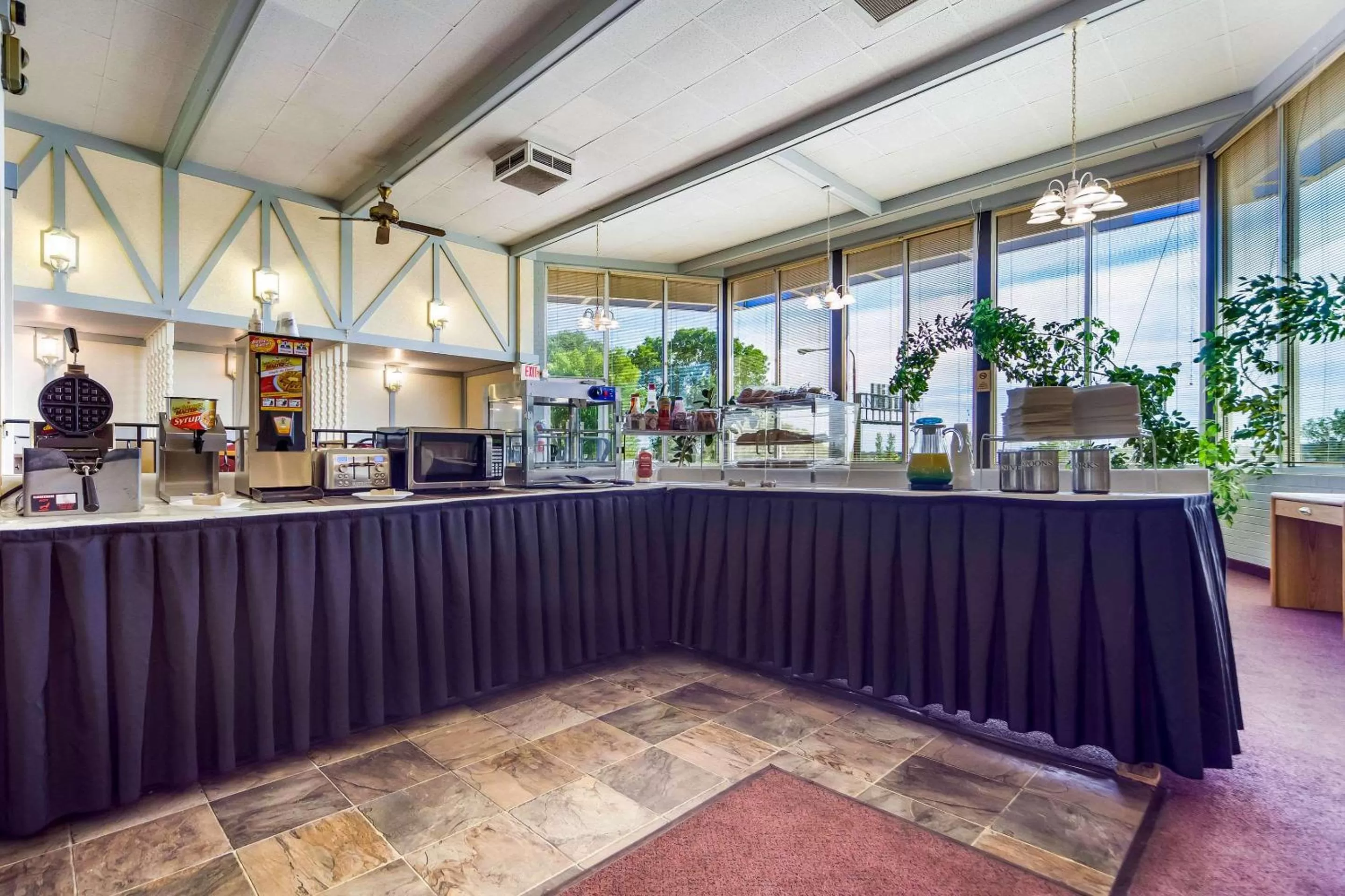 Restaurant/places to eat in Hospitality Inn