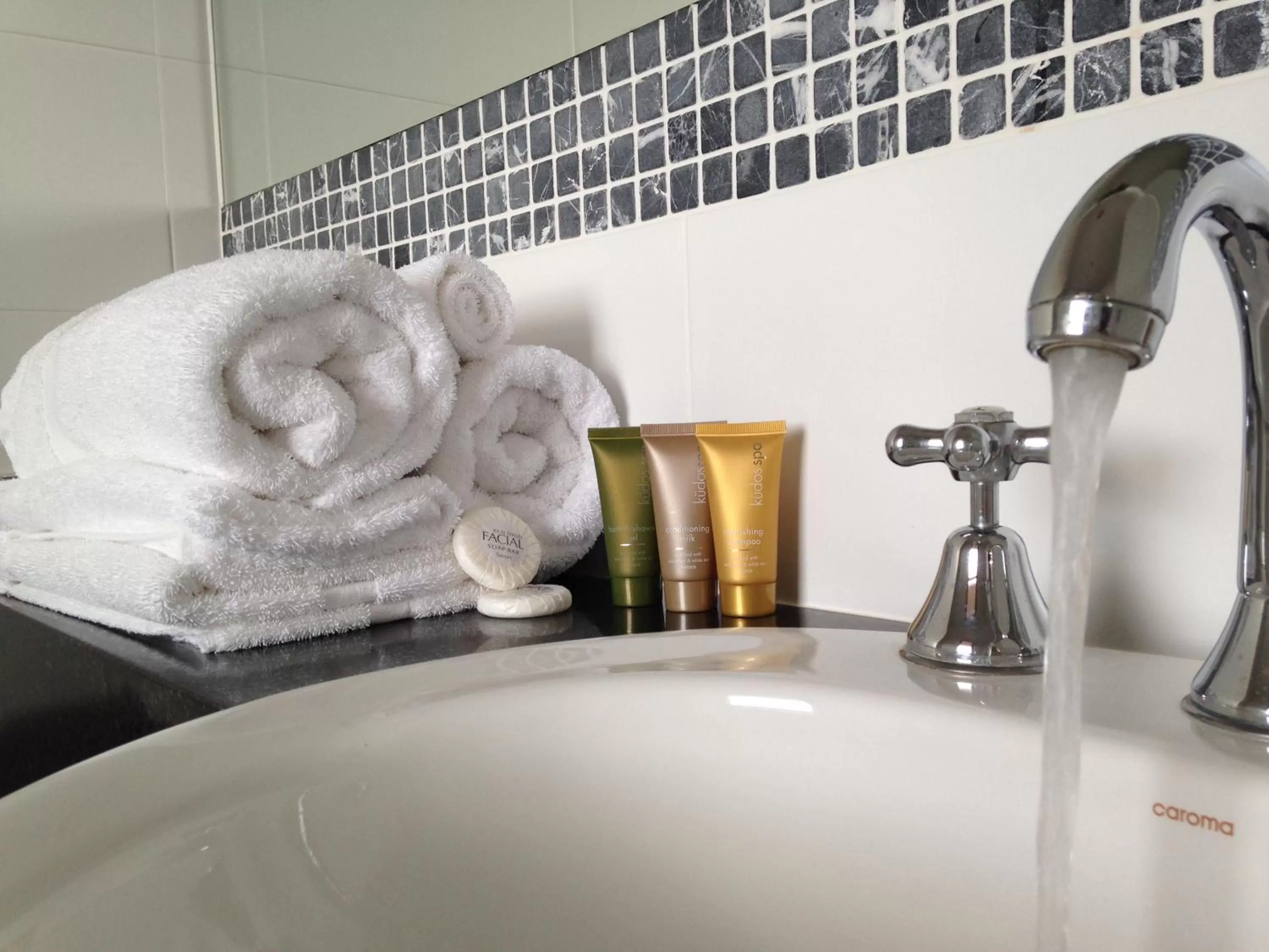 Bathroom in Auldington Hotel