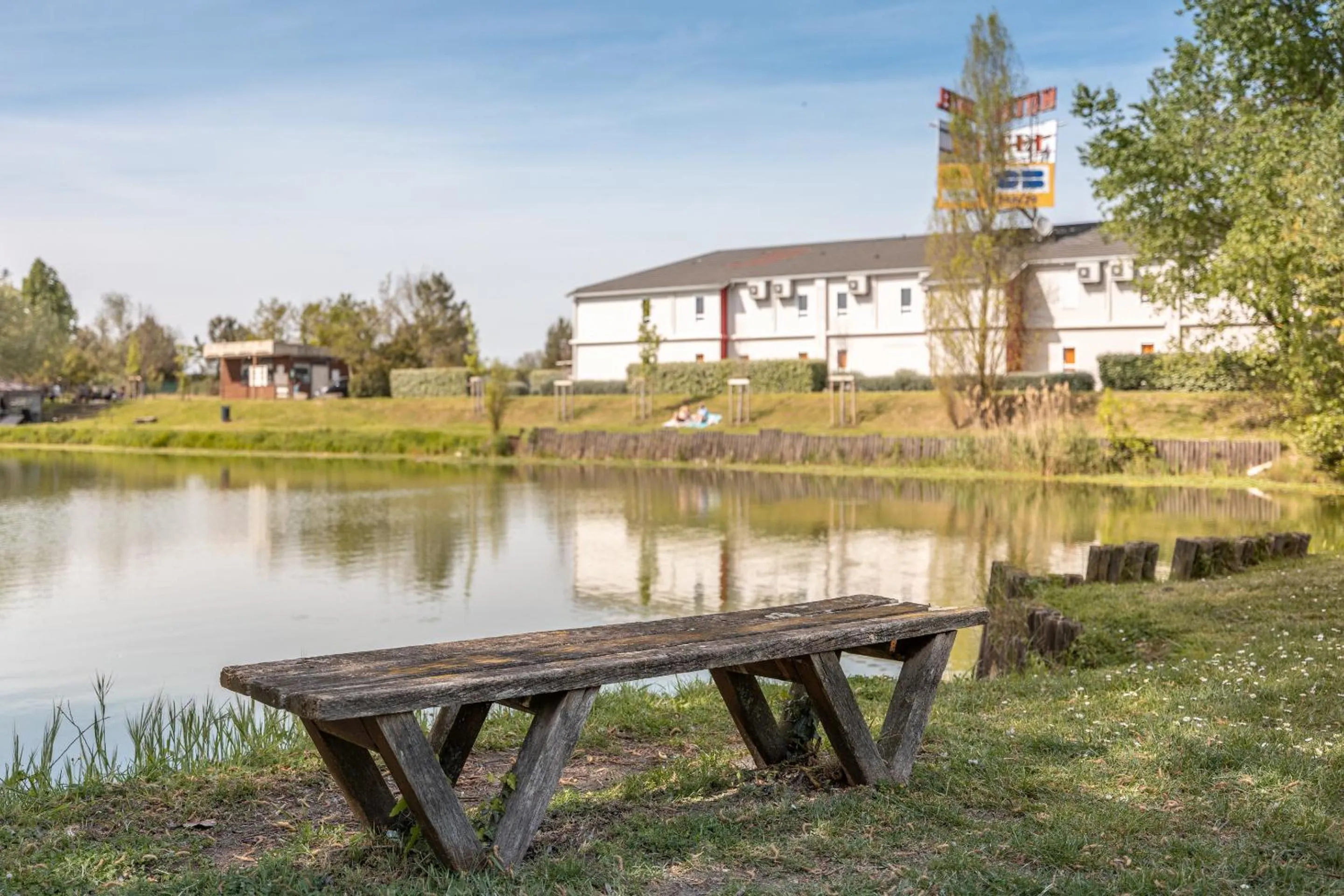 Property building in The Originals Access, Hôtel Bordeaux Lac