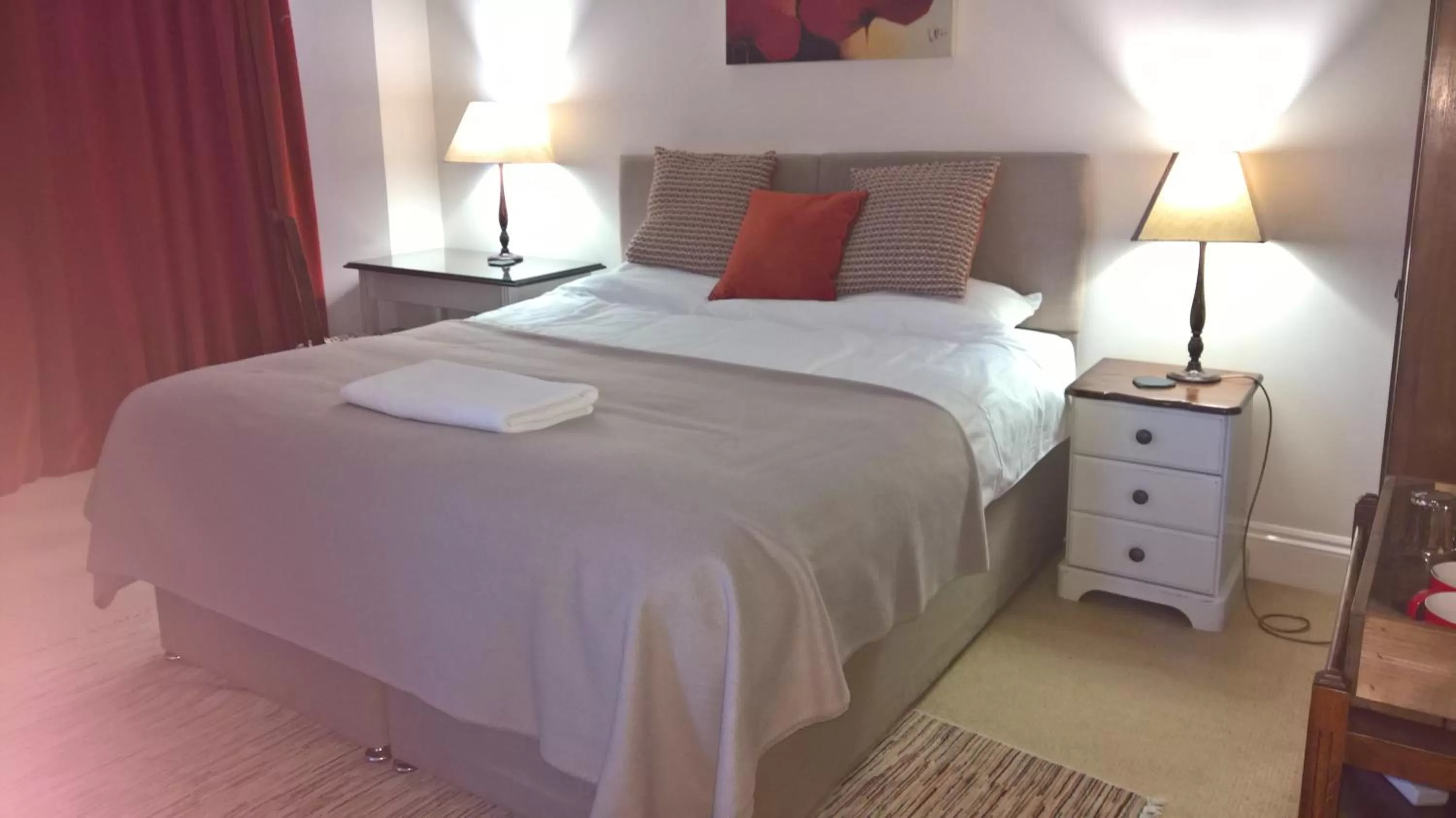 Photo of the whole room, Bed in The Hive at 52