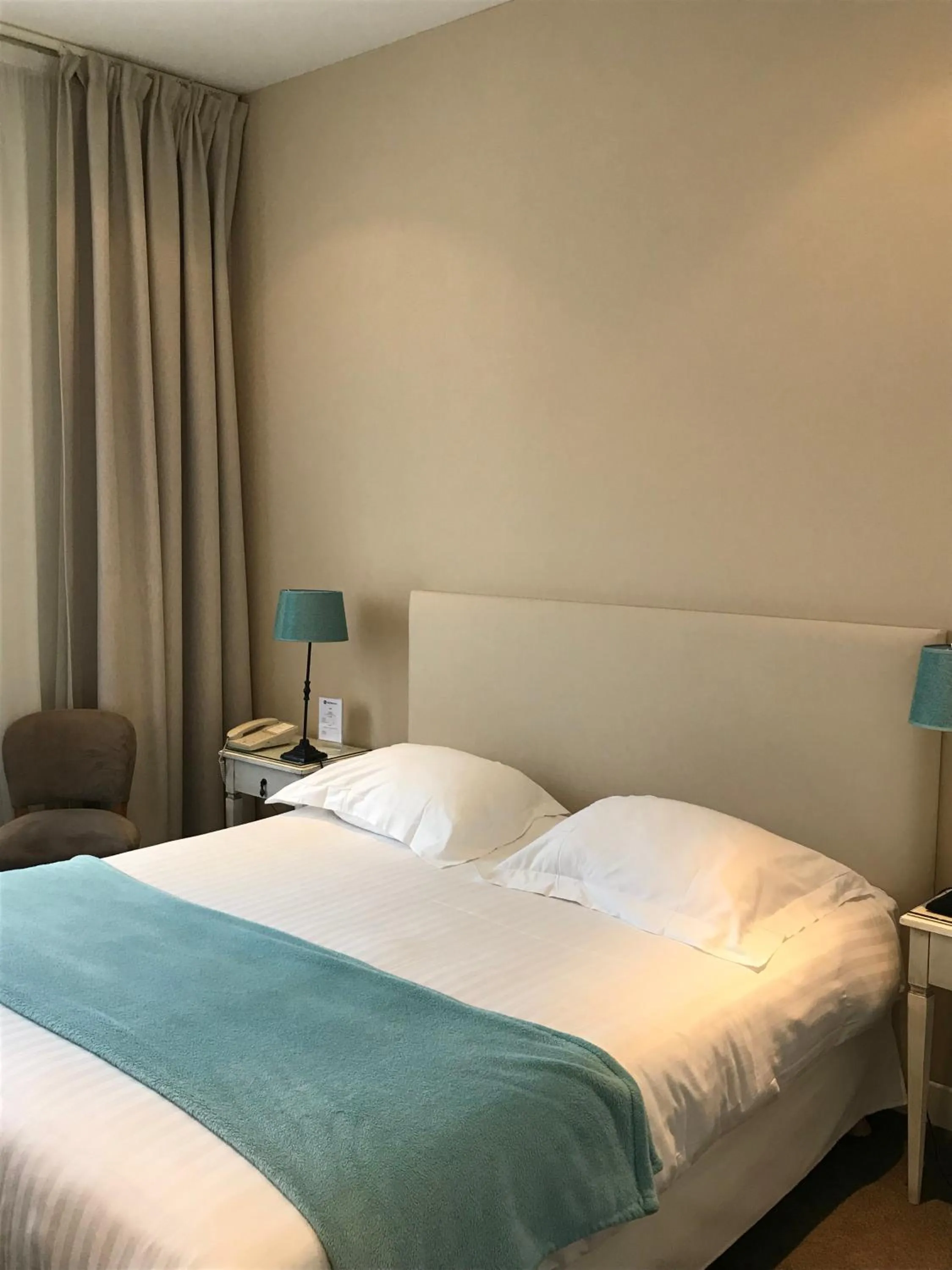 Comfort Queen Room in Hotel Le Renoir