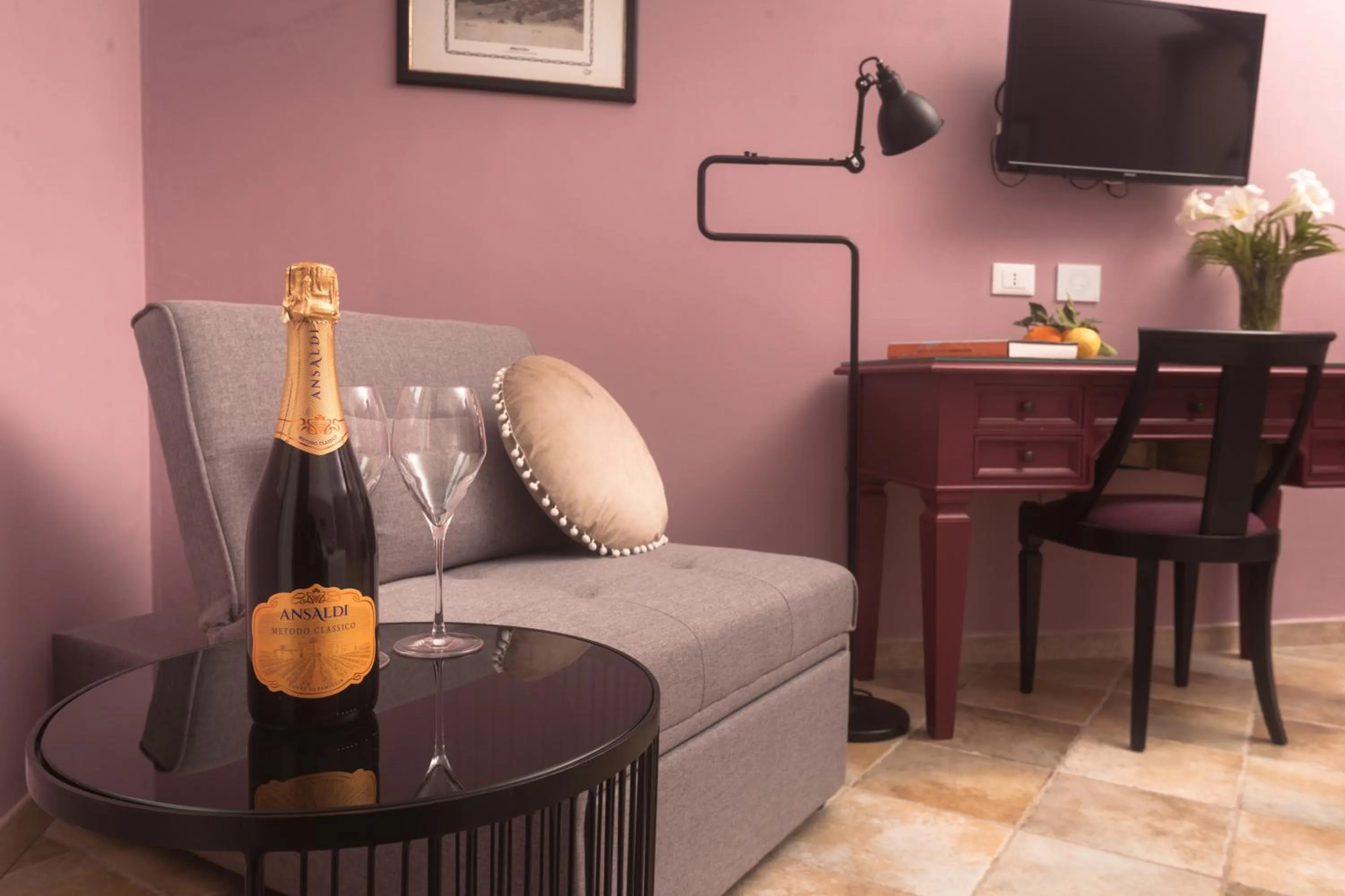 TV and multimedia in Agriturismo Baglio Donnafranca Wine Resort