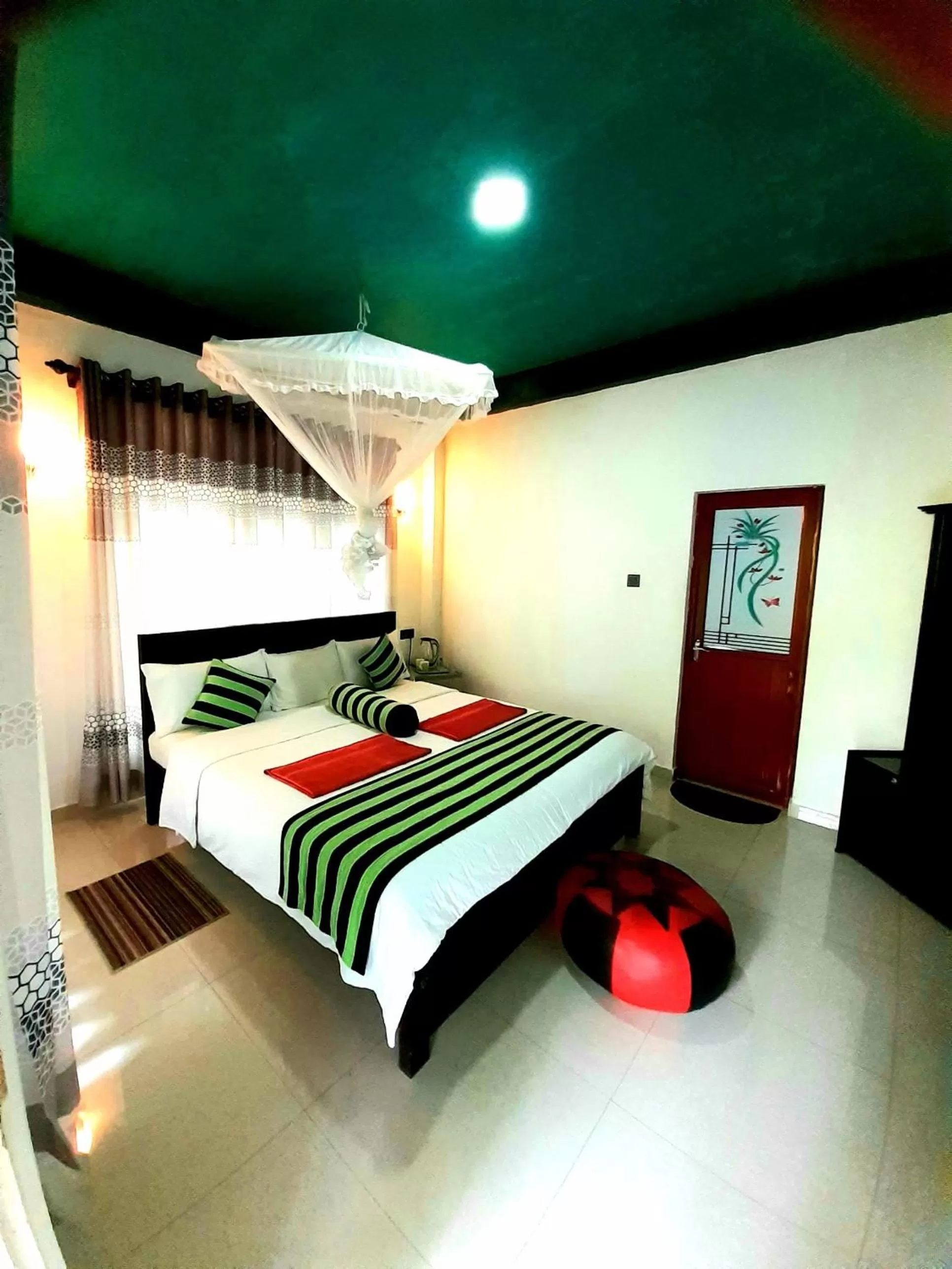 Bedroom, Bed in Green Lantern