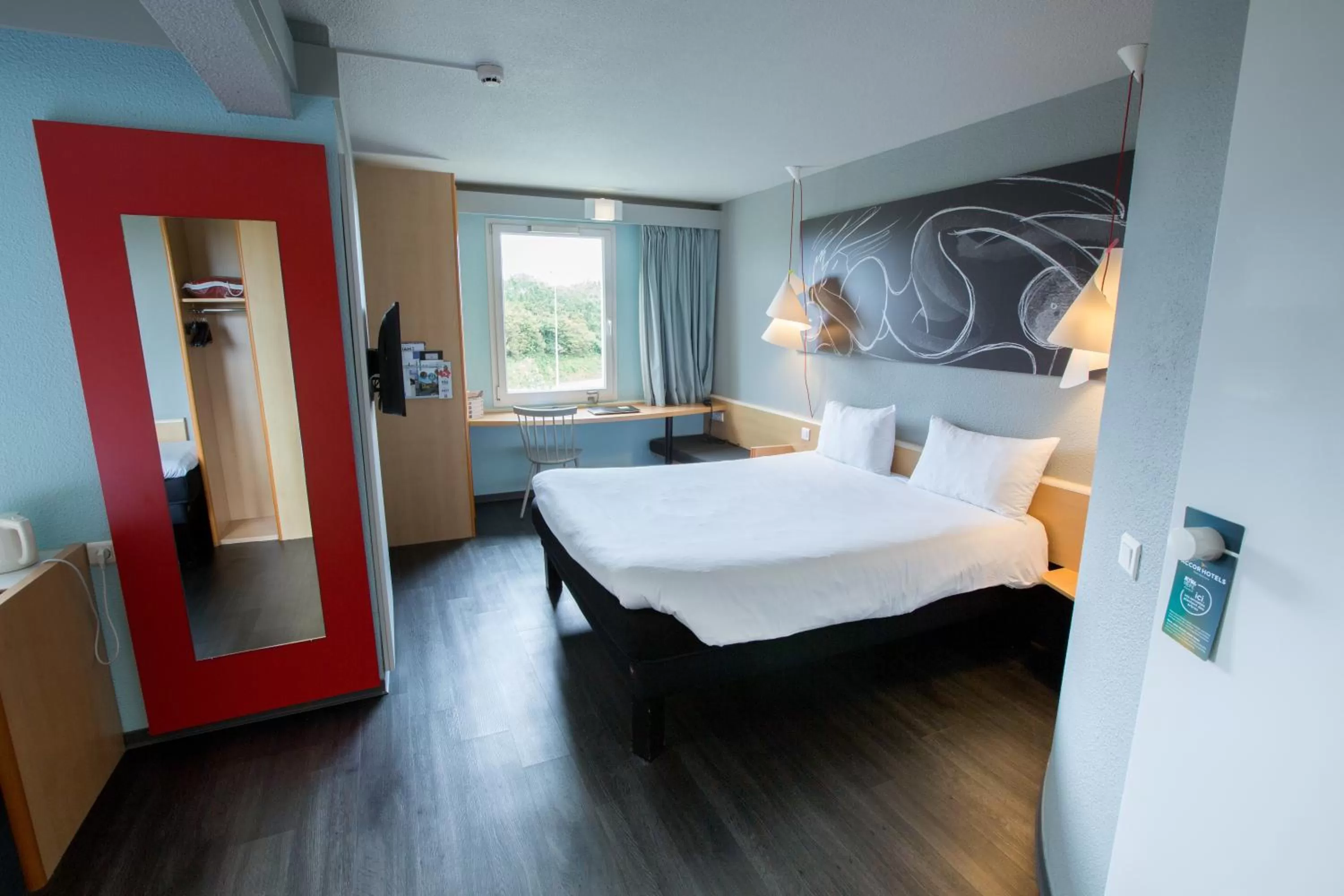 Bedroom, Bed in ibis Cherbourg La Glacerie