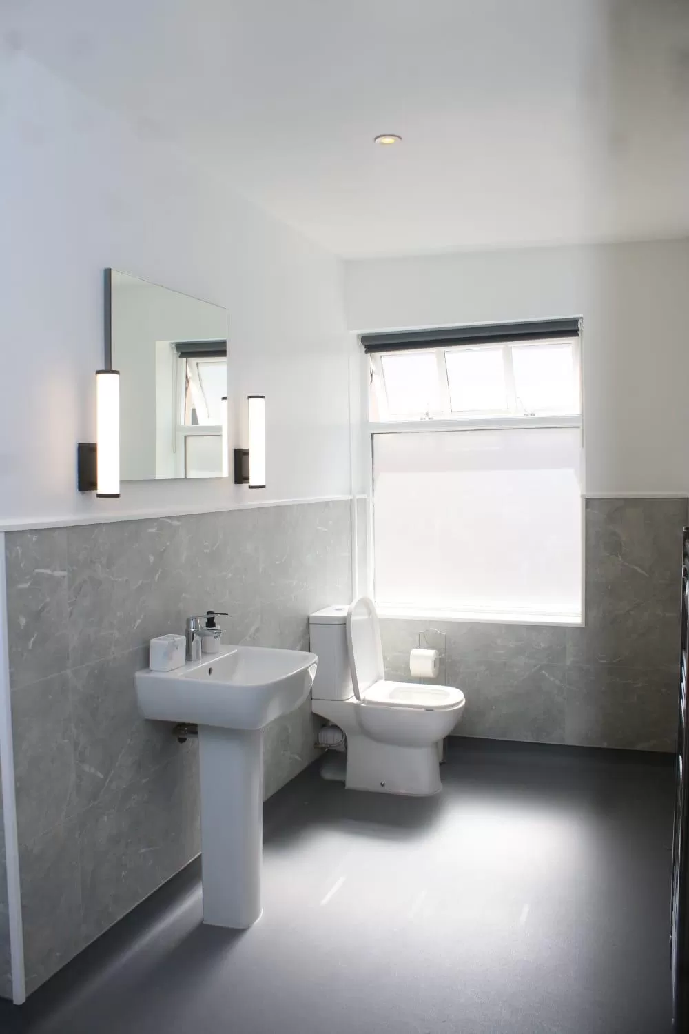 Toilet, Bathroom in Fenwick Sunrise Hotel