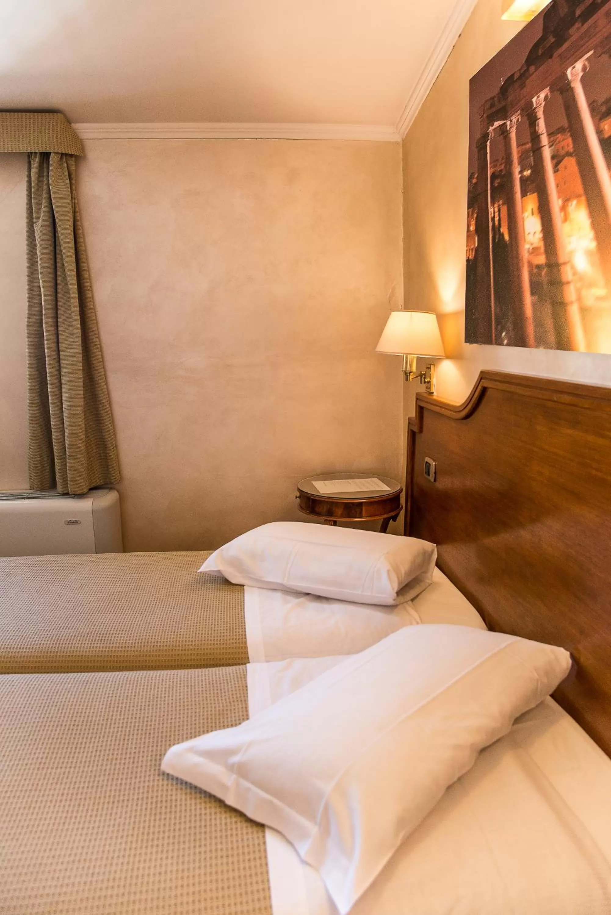 View (from property/room), Bed in Hotel Kent