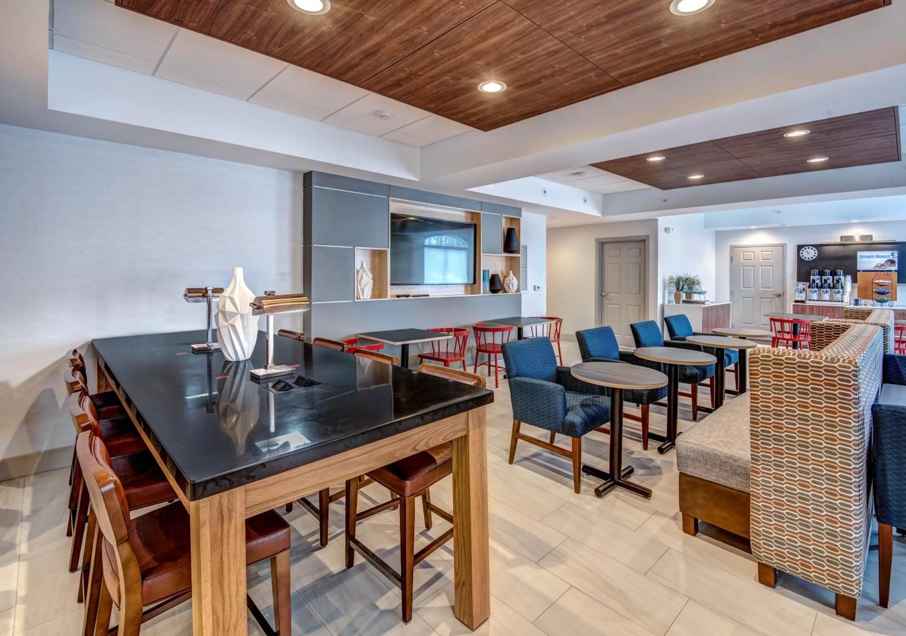 Breakfast in Holiday Inn Express Woodbridge by IHG