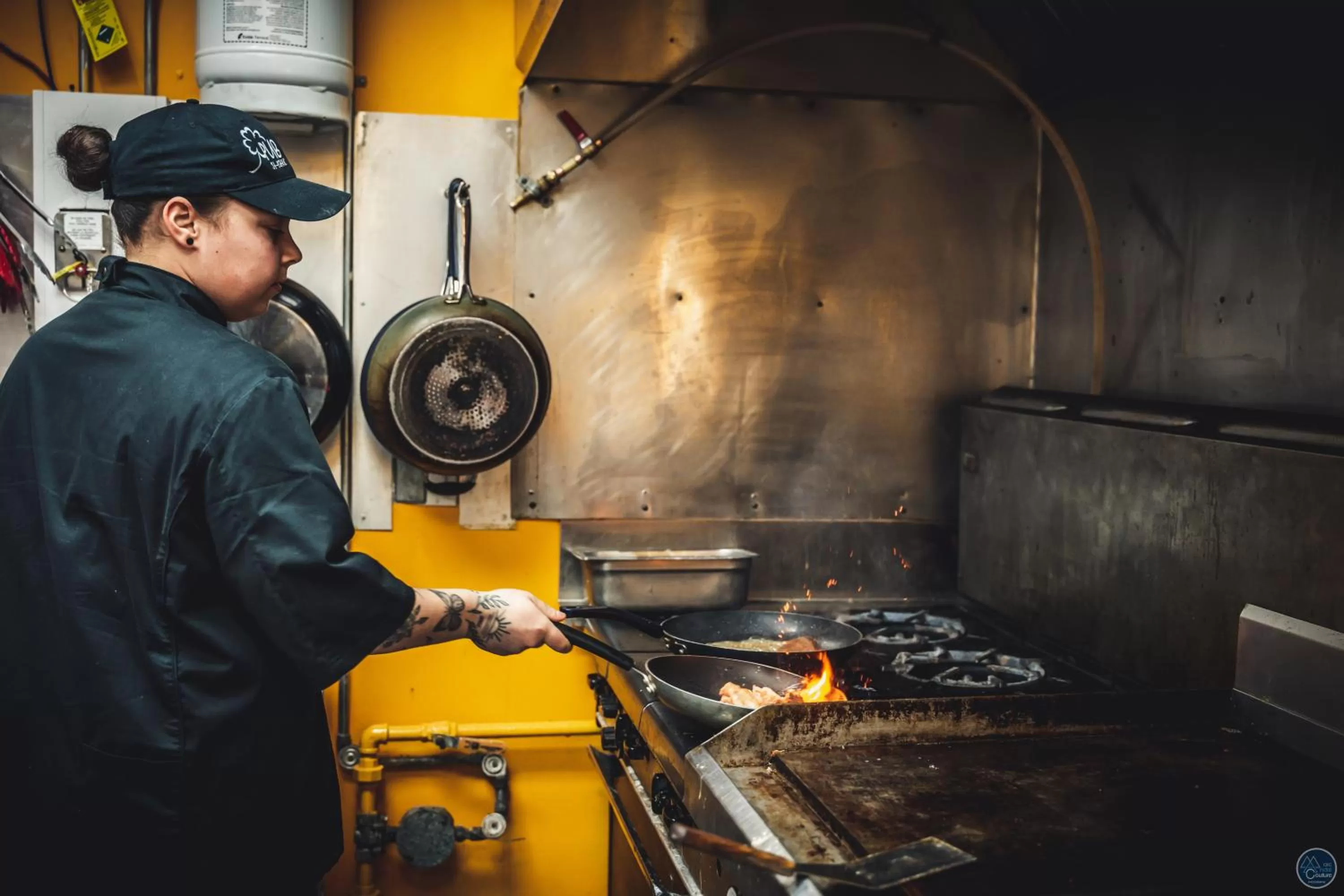 Restaurant/places to eat, Kitchen/Kitchenette in Auberge Éva