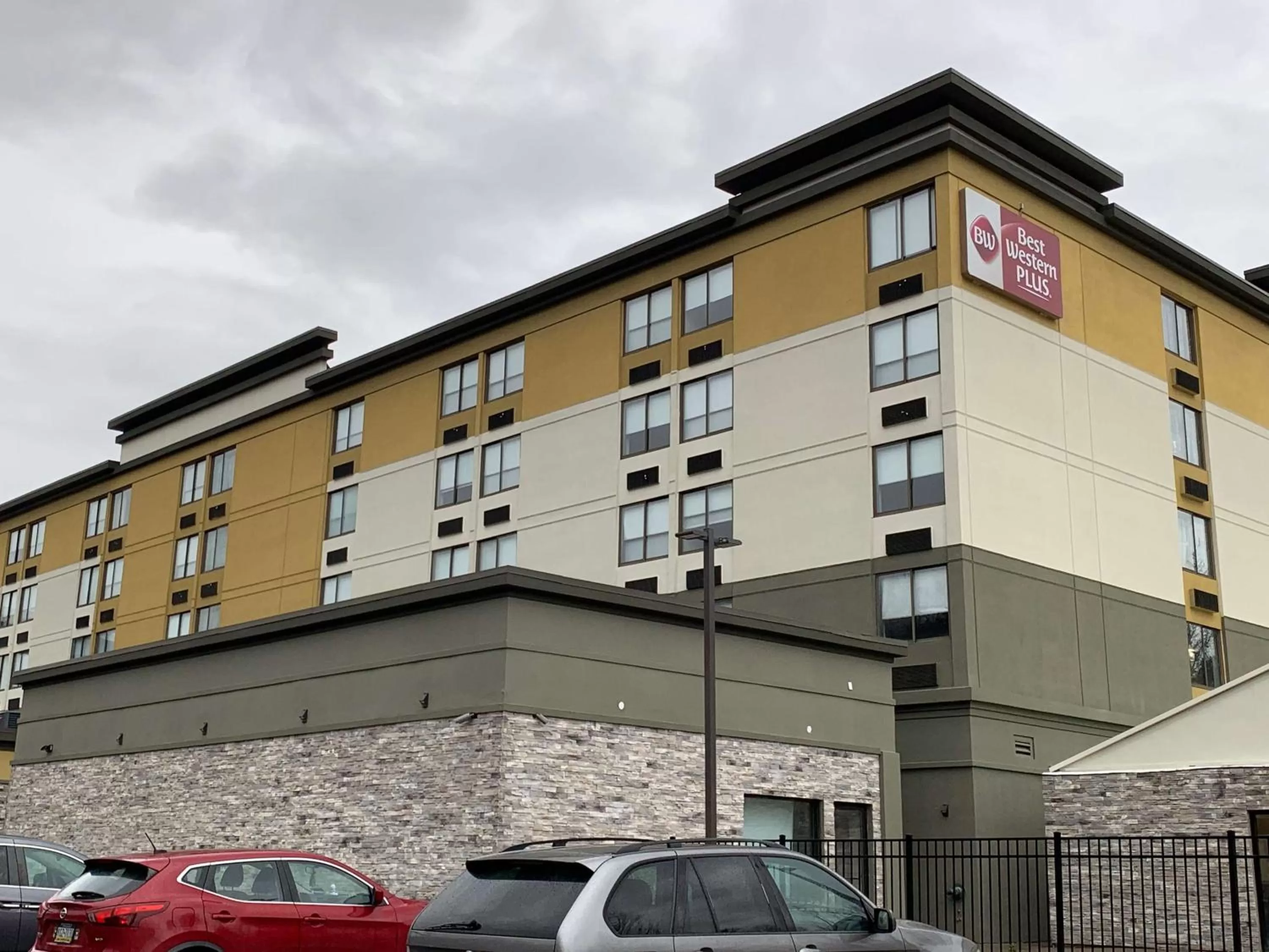 Property building in Best Western Plus Clarks Summit Scranton Hotel