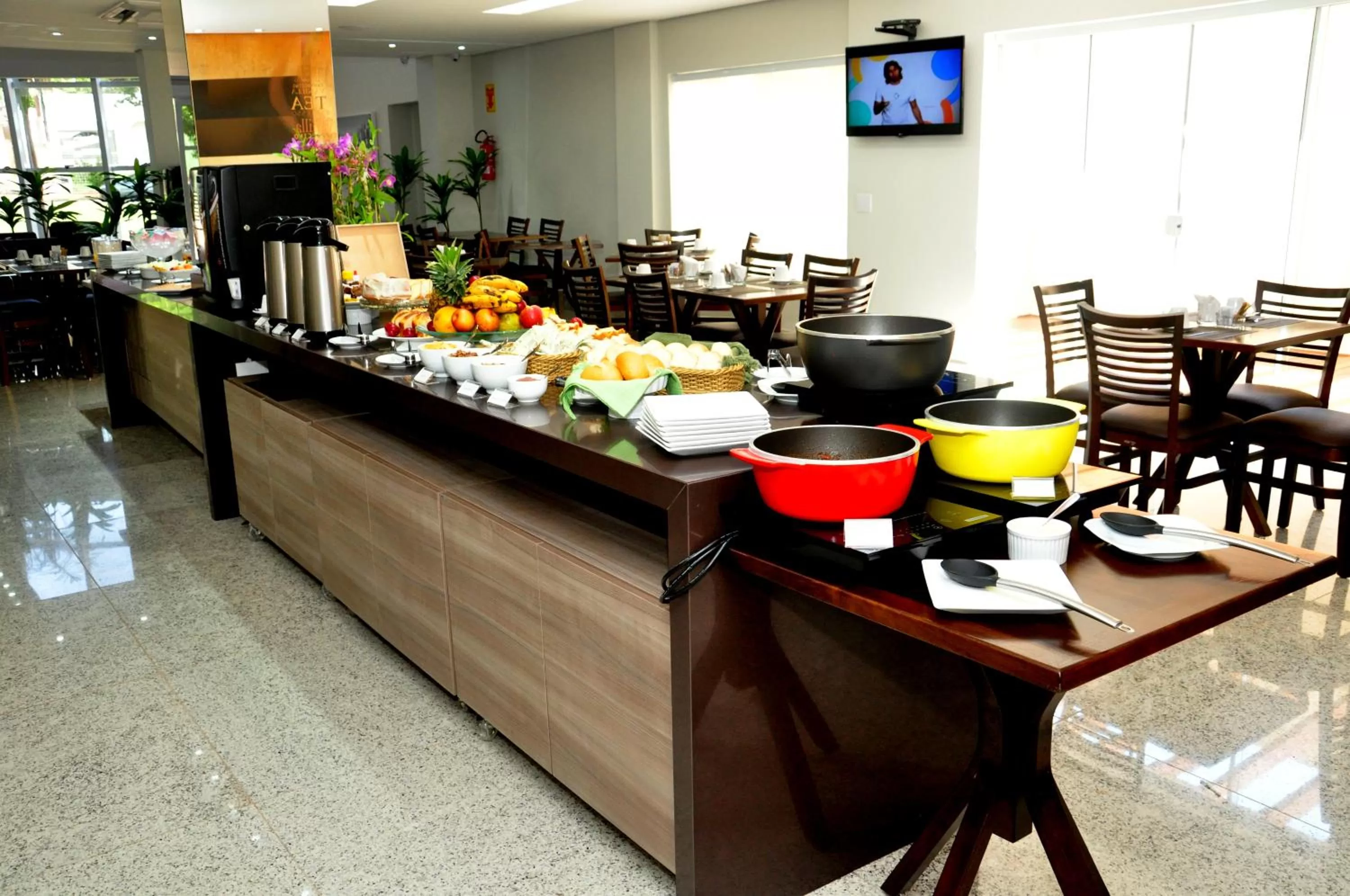 Restaurant/places to eat in Hotel Mohave