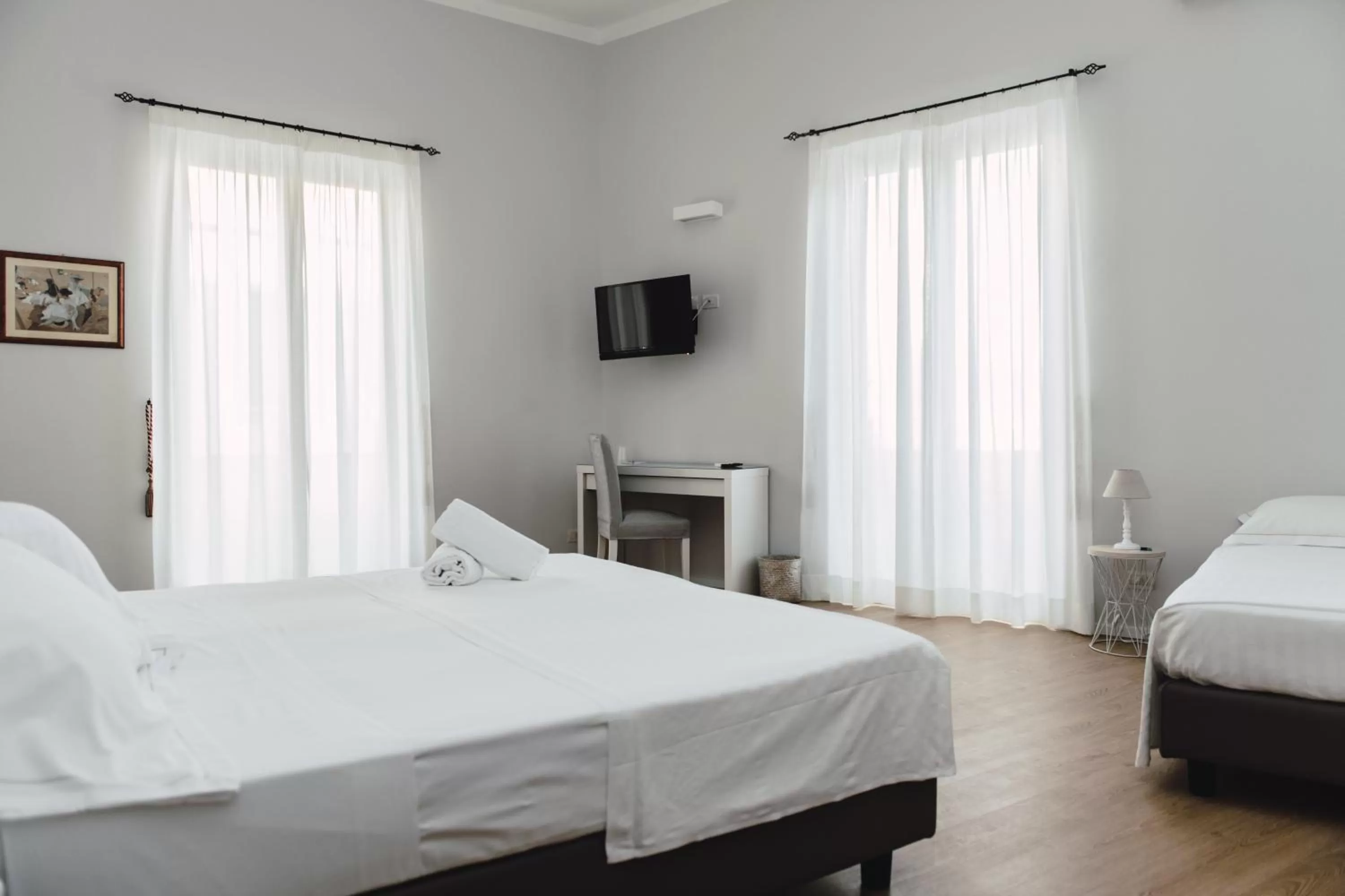 Photo of the whole room, Bed in Elysium B&B