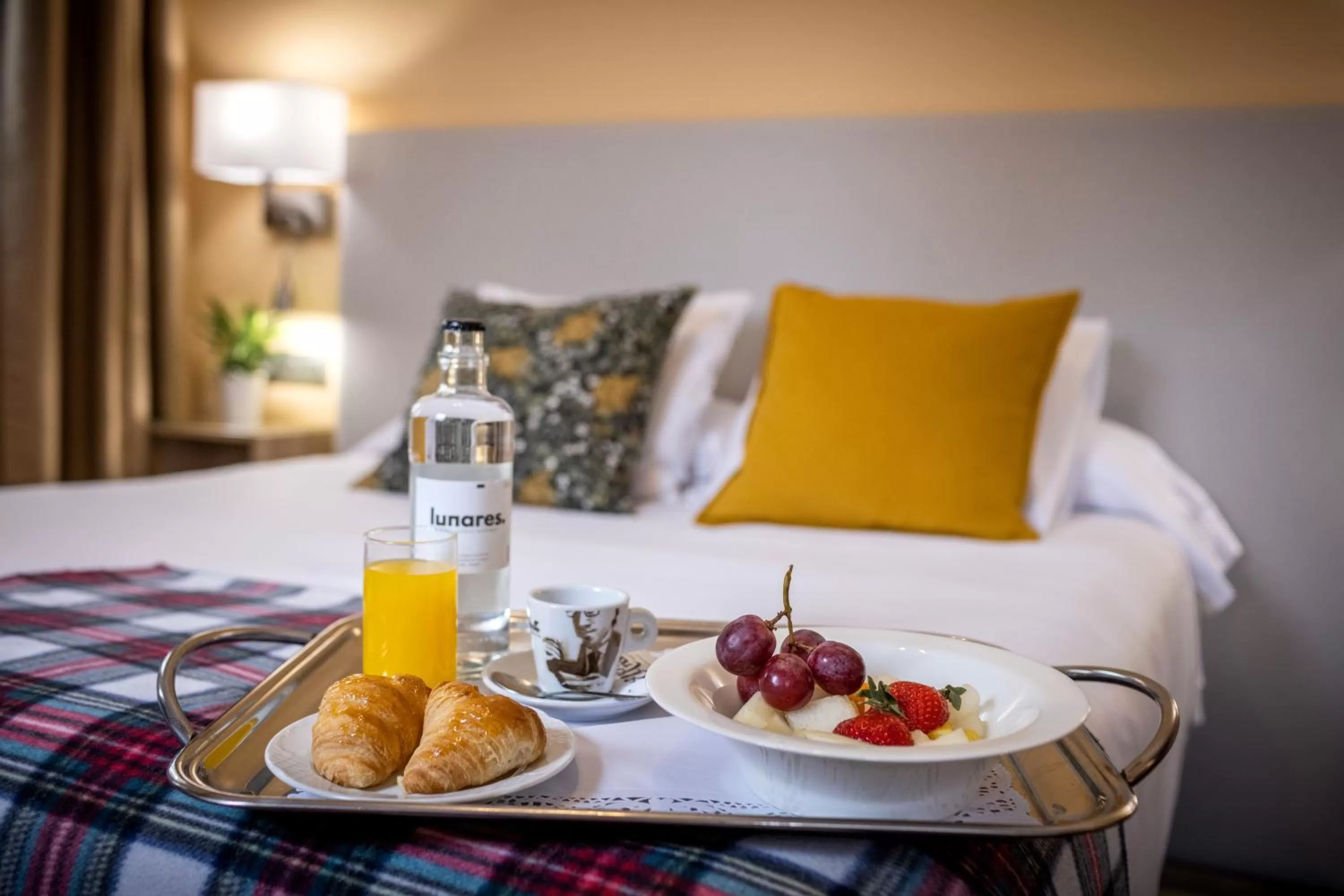 Bedroom, Bed in Hotel Monasterio Benedictino