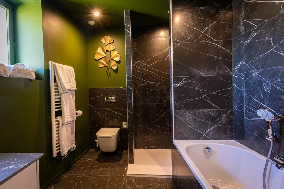 Bathroom in Hôtel - Restaurant Le Globe