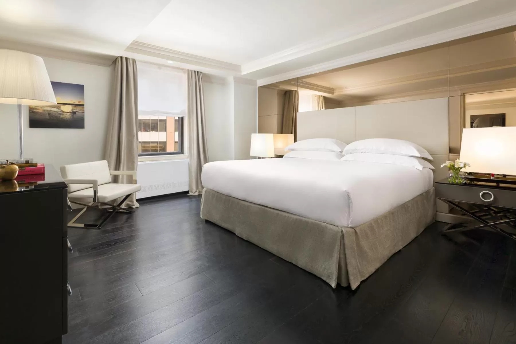 Bedroom, Bed in The Michelangelo Hotel