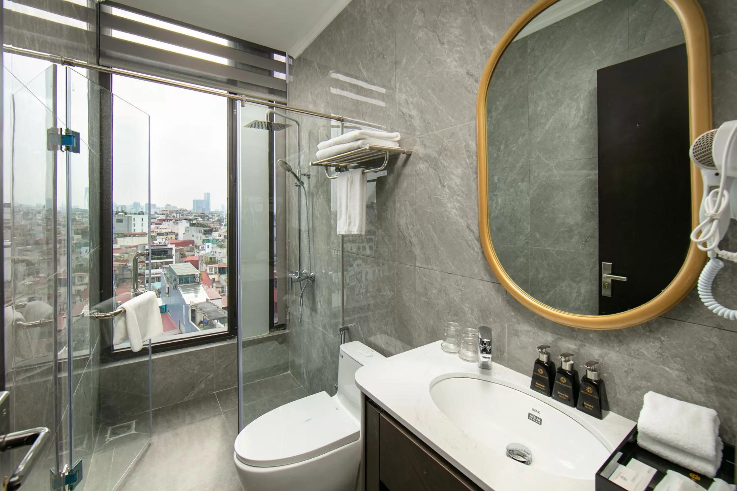 Bathroom in MAY DE VILLE Lakeside Hotel