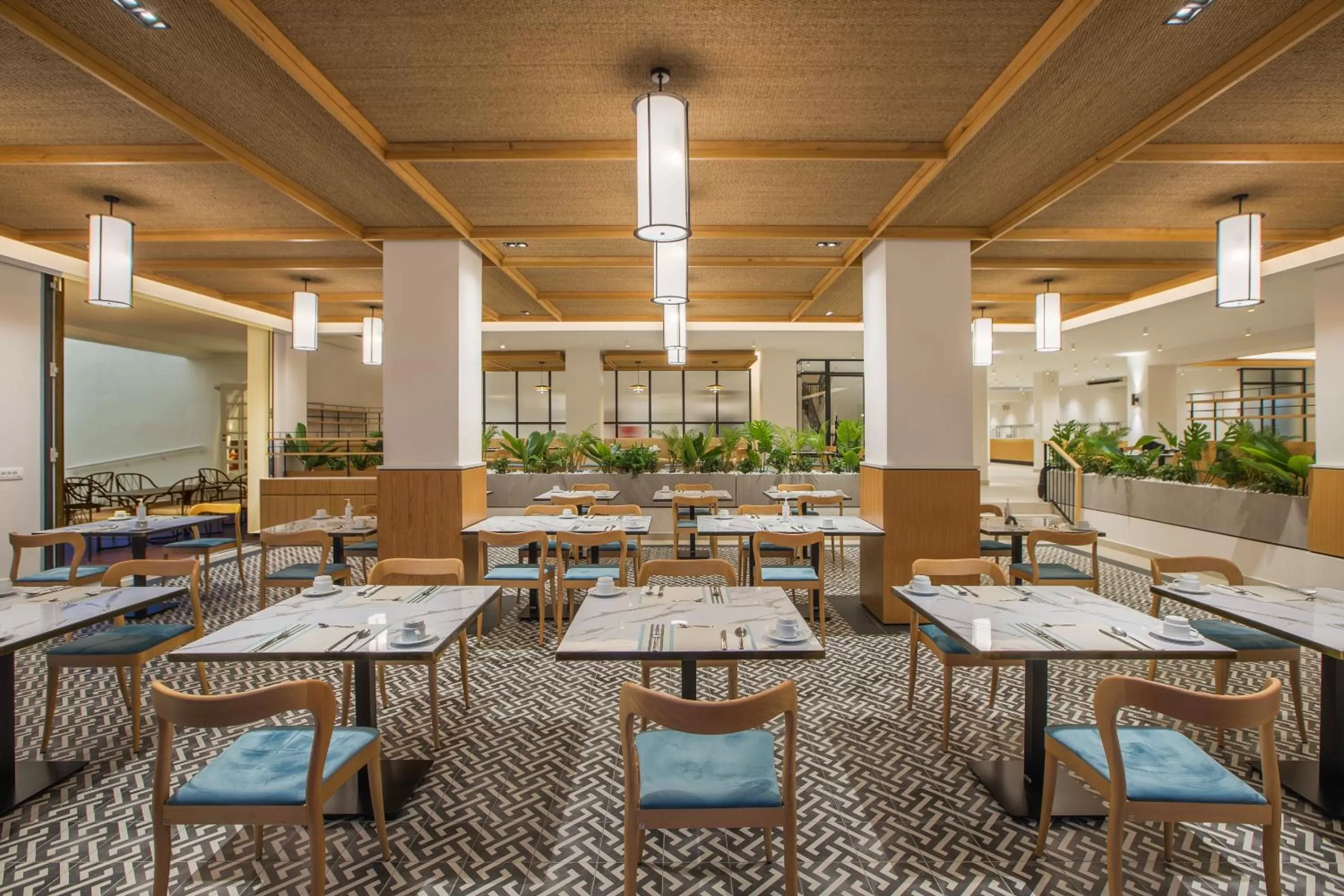 Restaurant/places to eat in Platanista Hotel