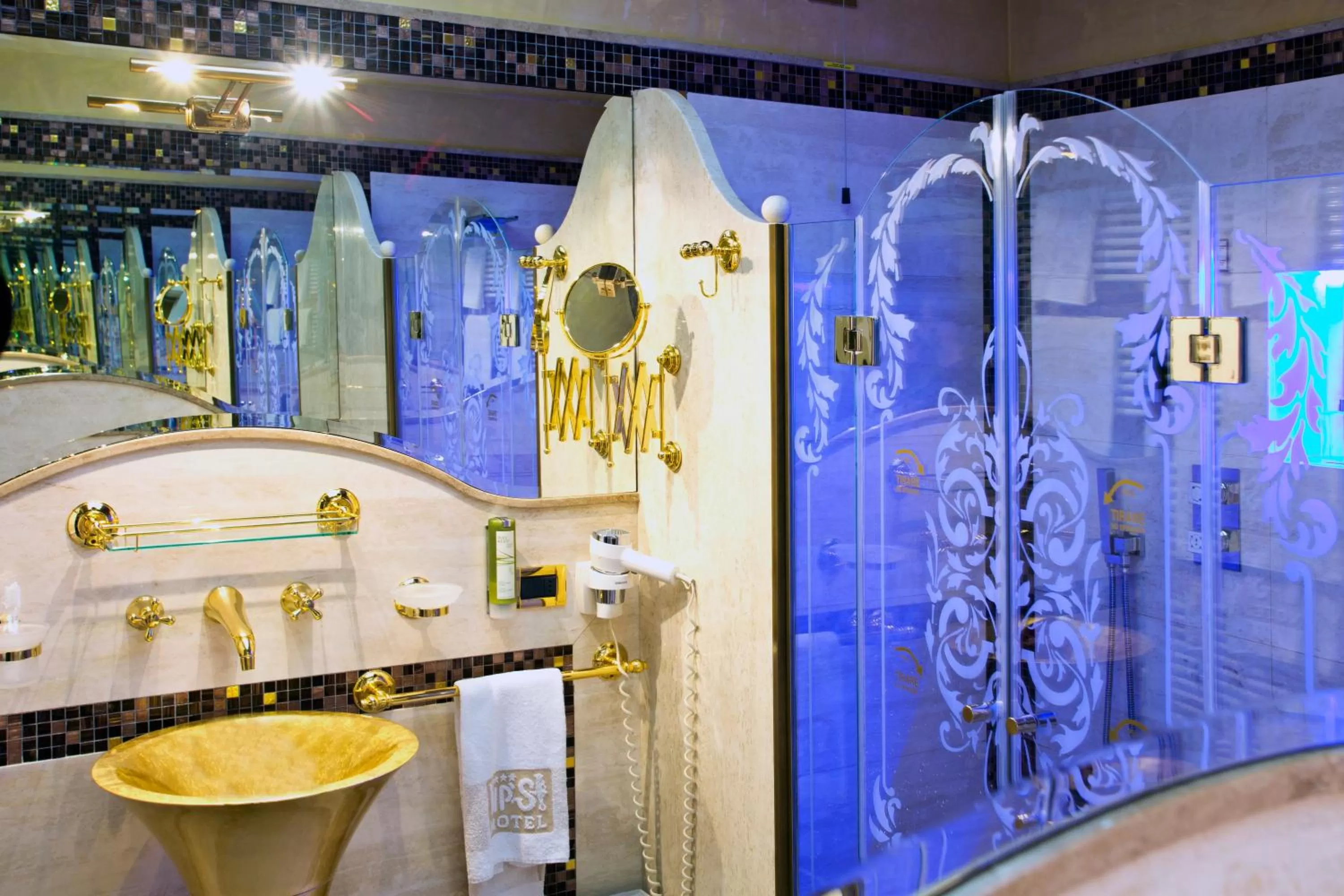 Vip's Motel Luxury Accommodation & Spa