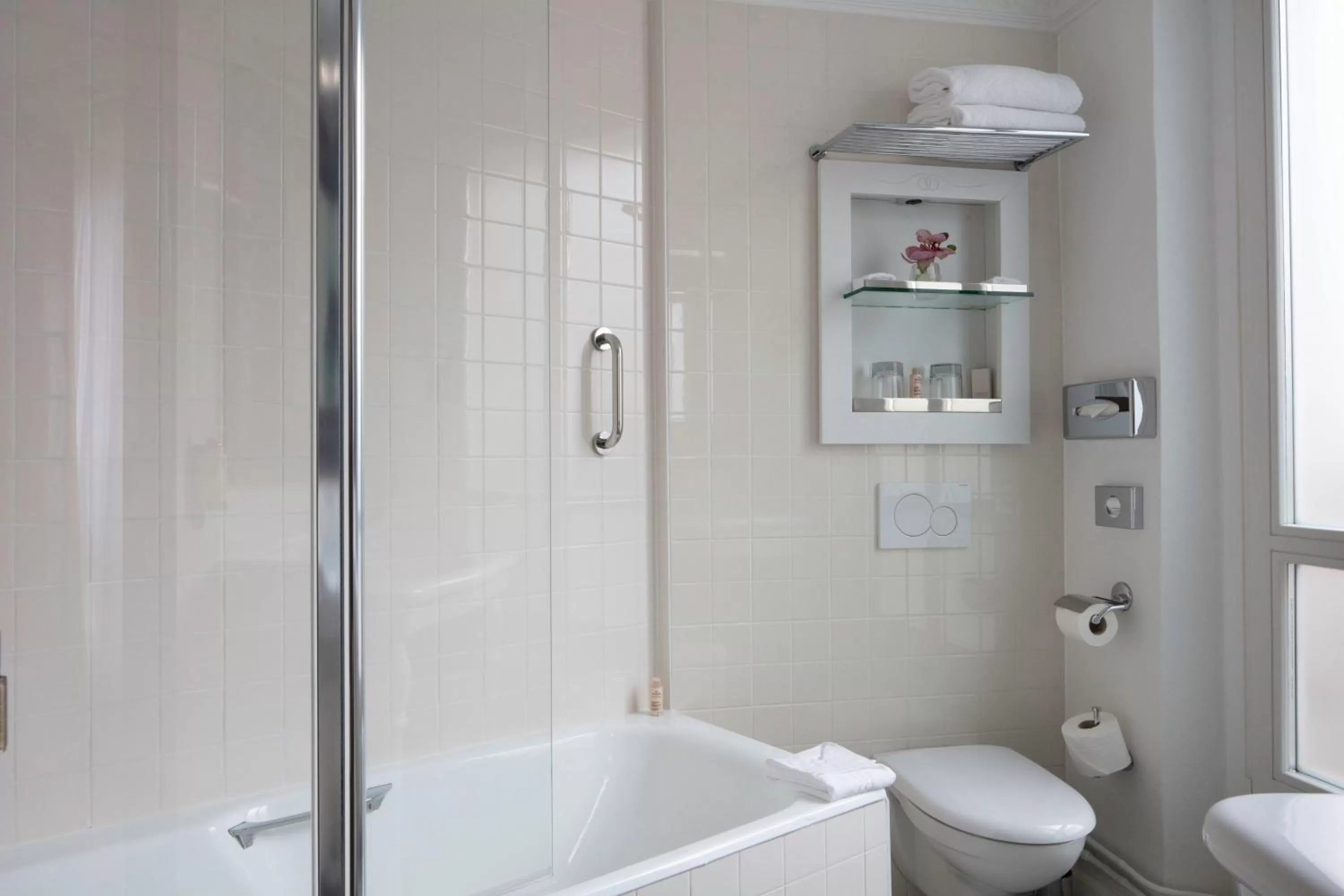 Bathroom in Le 123 Elysees - Astotel