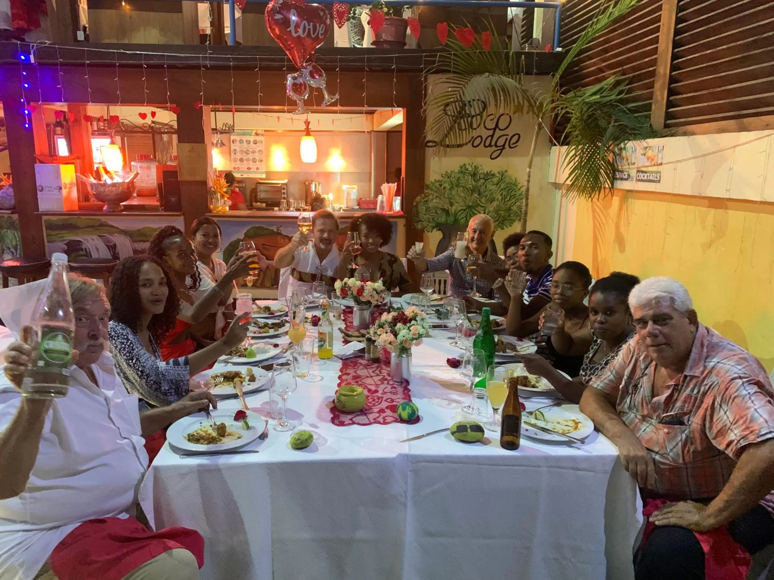 Restaurant/places to eat in Hôtel Restaurant Coco Lodge Majunga