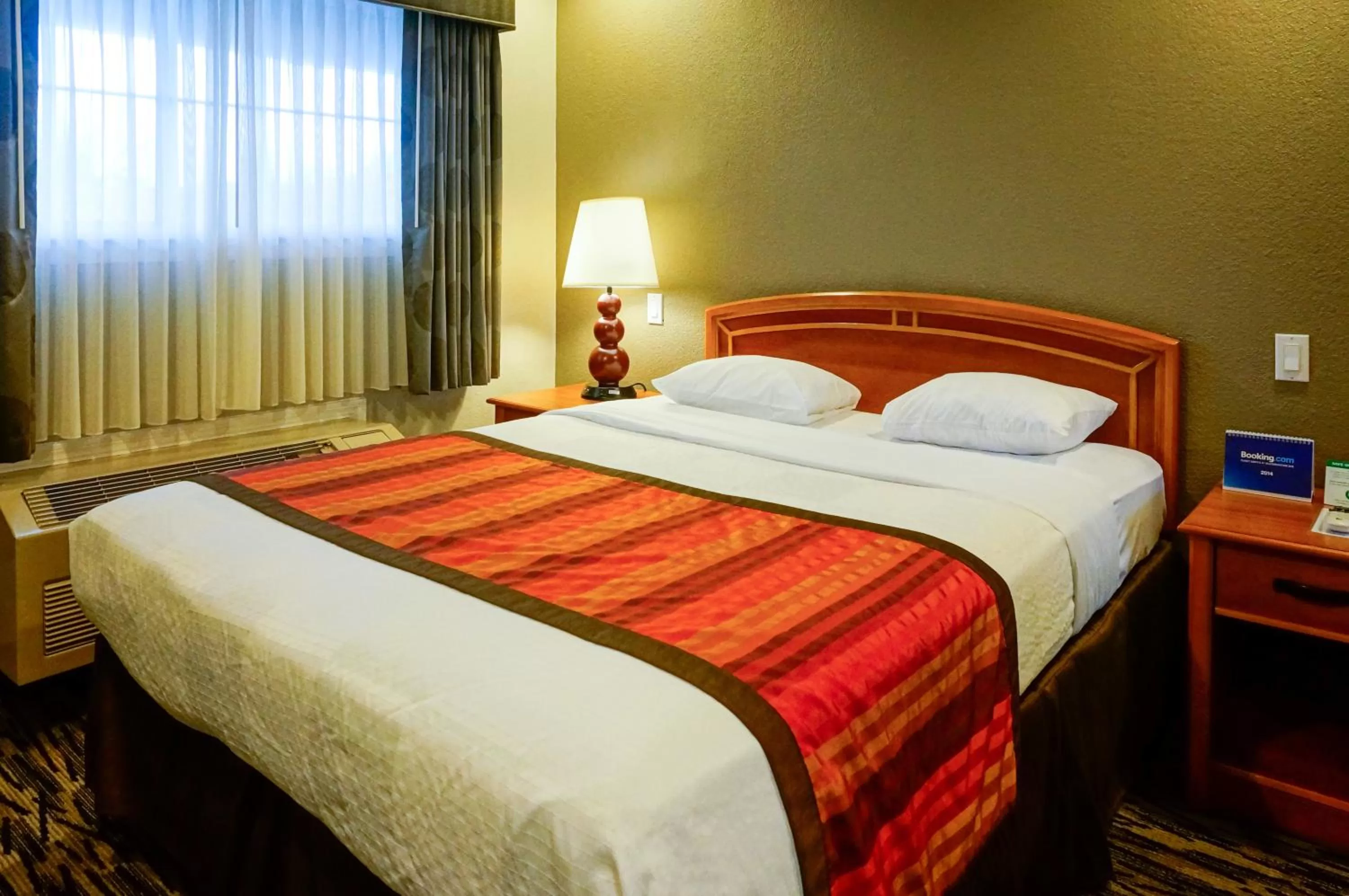 Bedroom, Bed in Hotel Parmani Near Stanford University