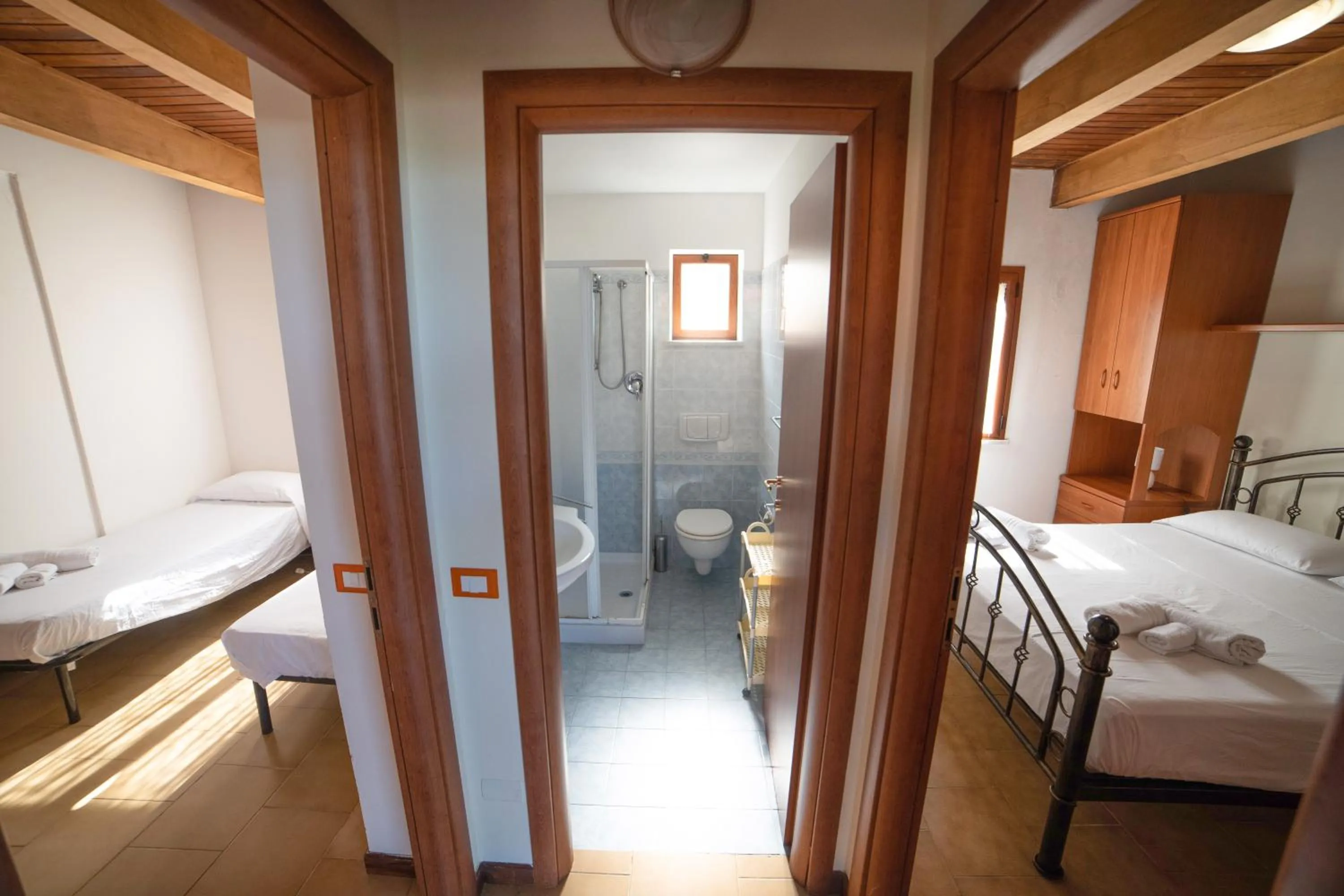 Photo of the whole room, Bed in Residence New Paradise