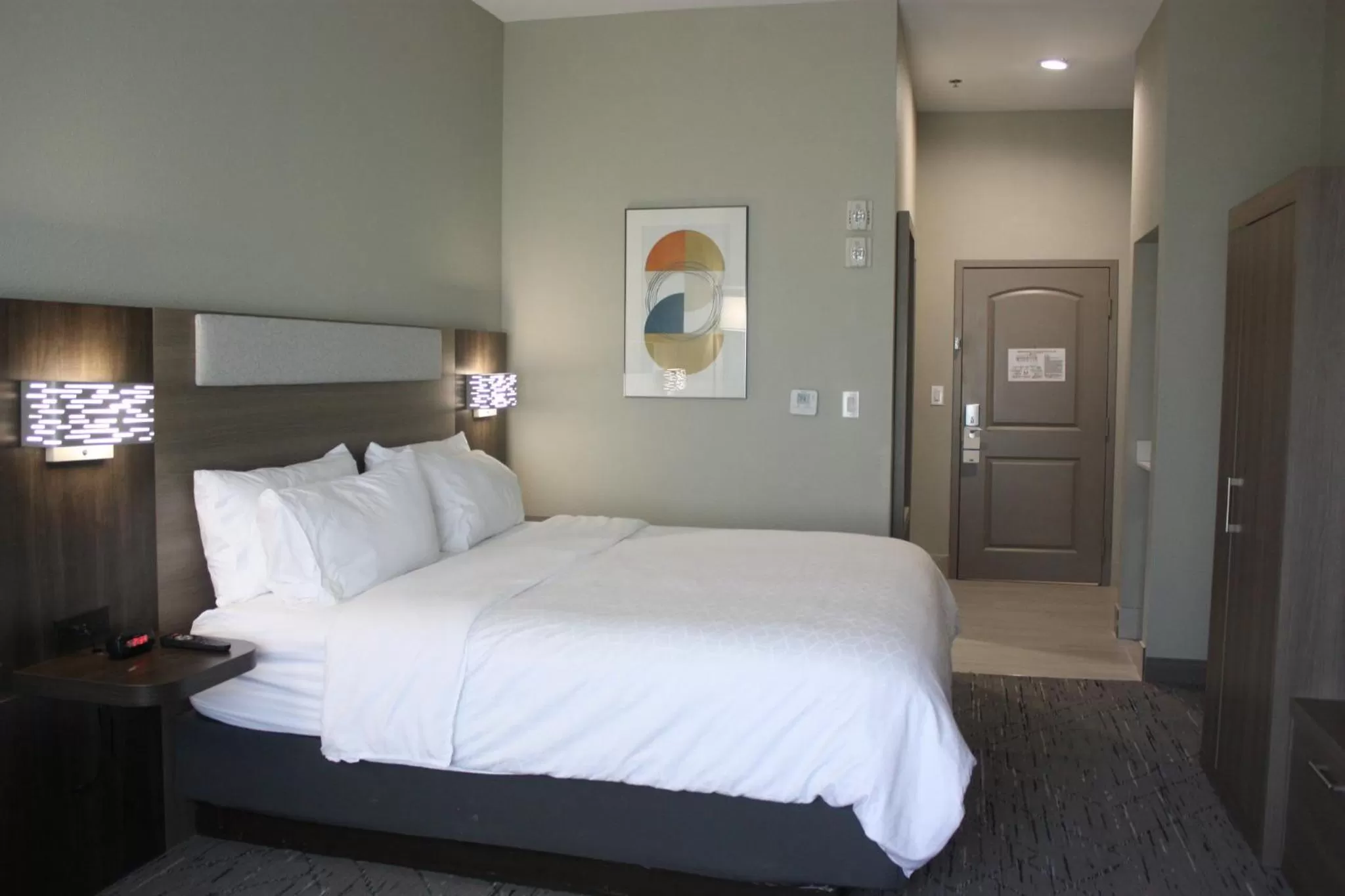 Photo of the whole room, Bed in Holiday Inn Express Hotel & Suites Shamrock North by IHG