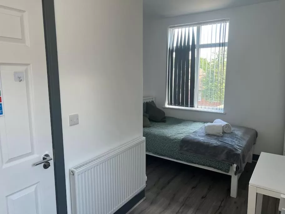 Bedroom, Bed in Newly refurbished studio, great location 8 studios