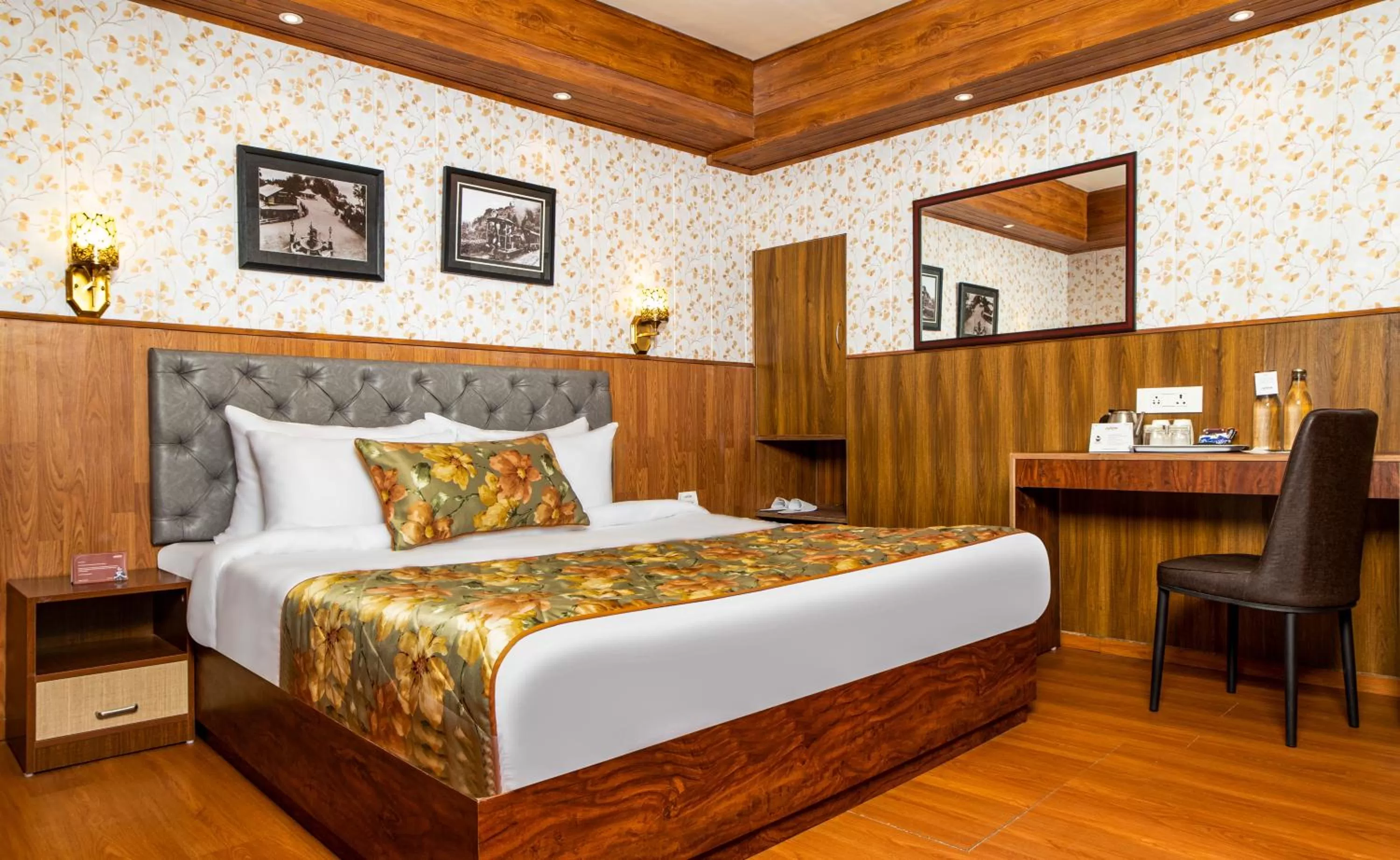 Bed in Summit Oakden Resort & Spa Mall Road