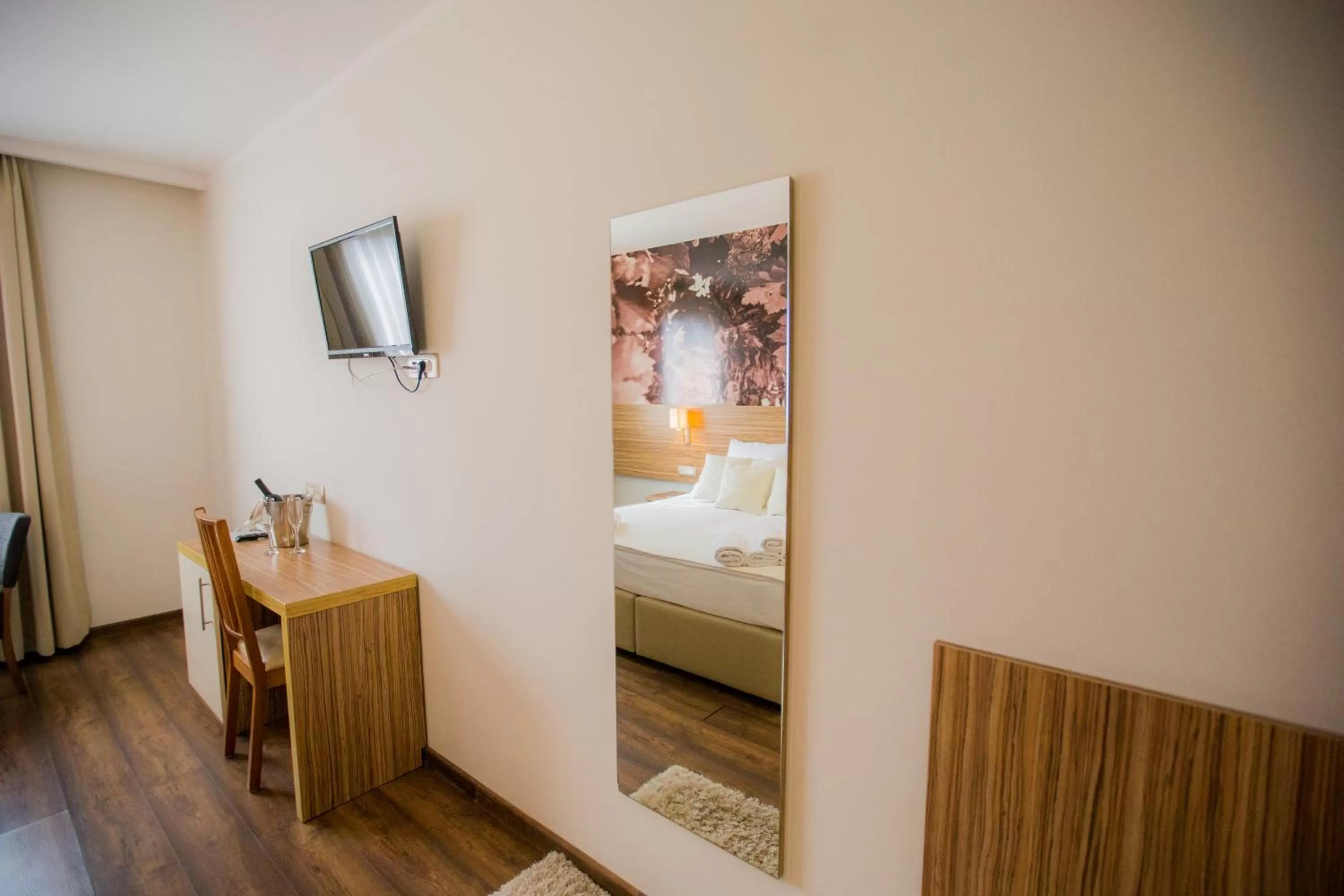 TV and multimedia, Bed in Hotel Luna