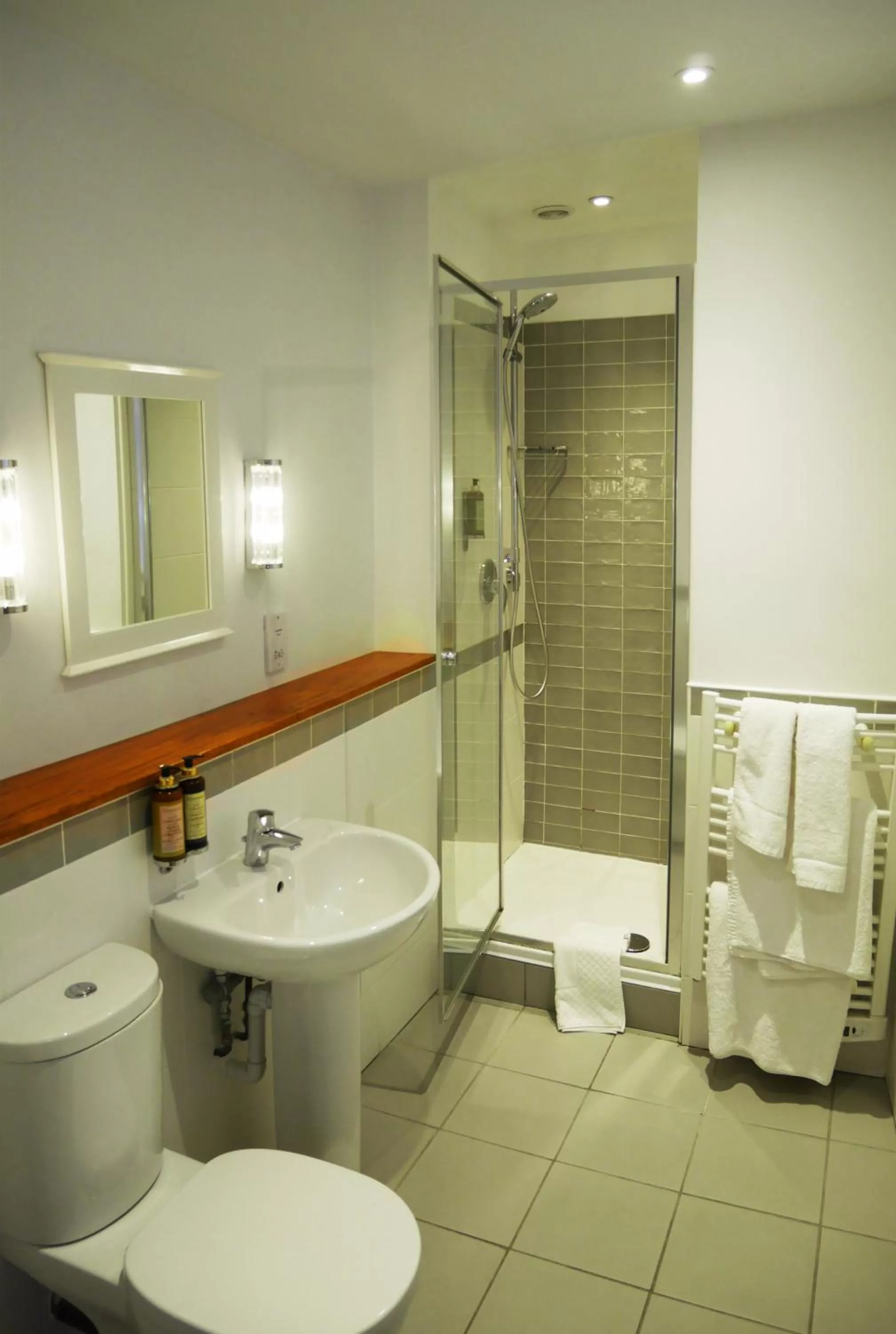 Bathroom in The Rose and Crown