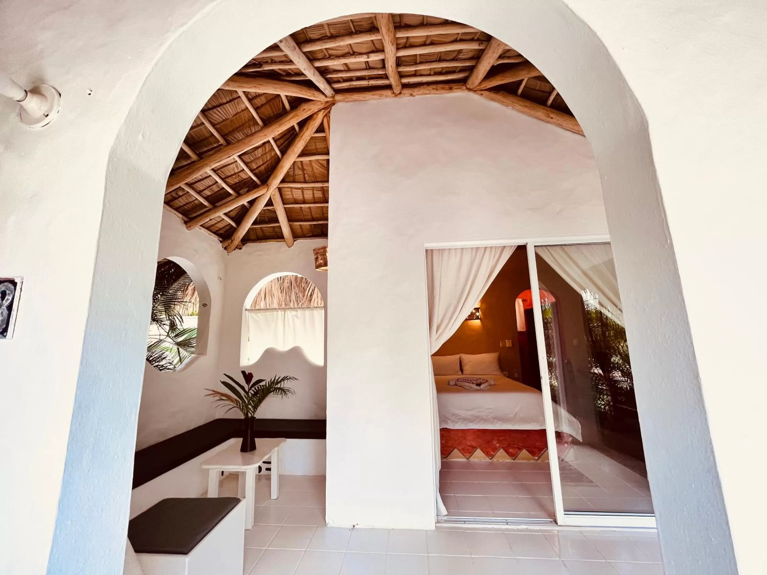 Patio, Bed in Hotel La Tortuga