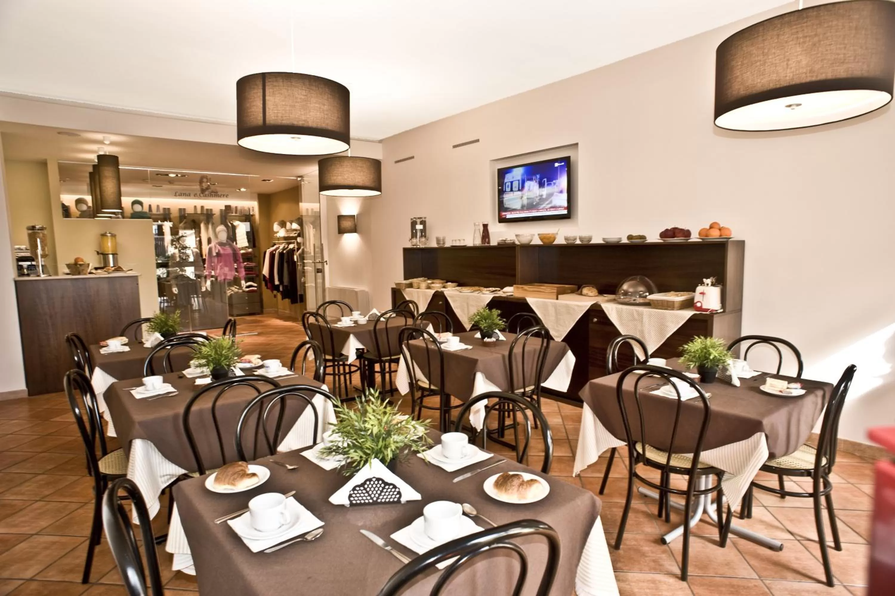 Restaurant/places to eat in Villa Santacroce