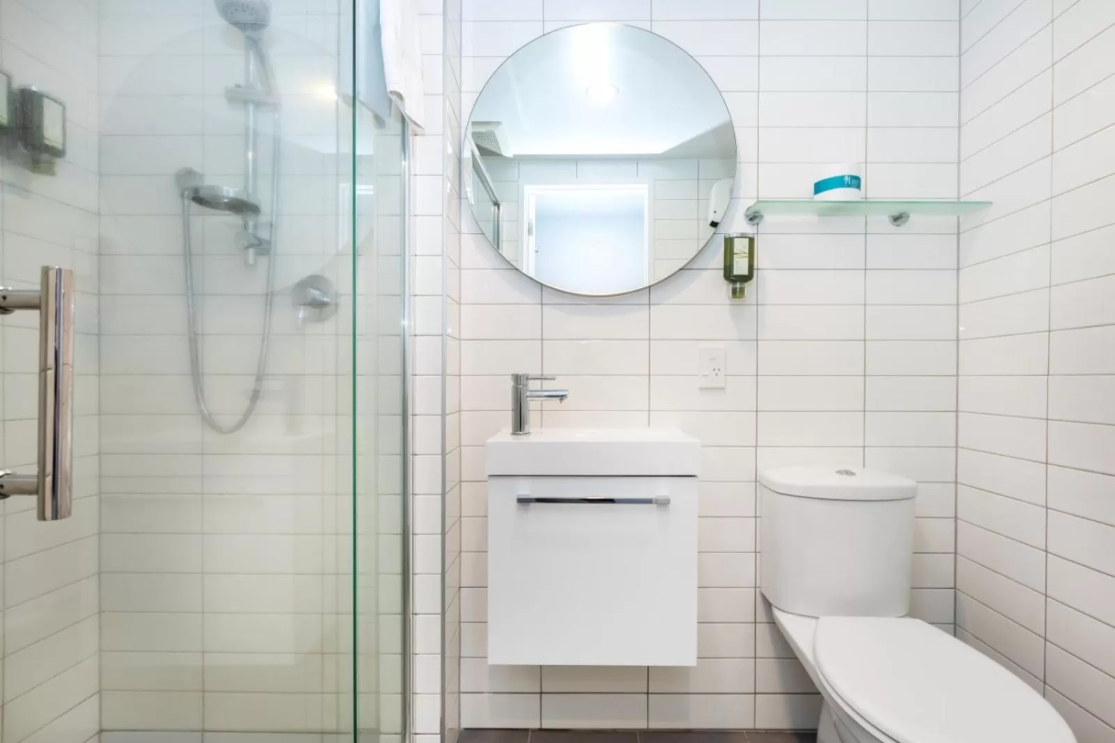 Bathroom in Southwark Hotel & Apartments