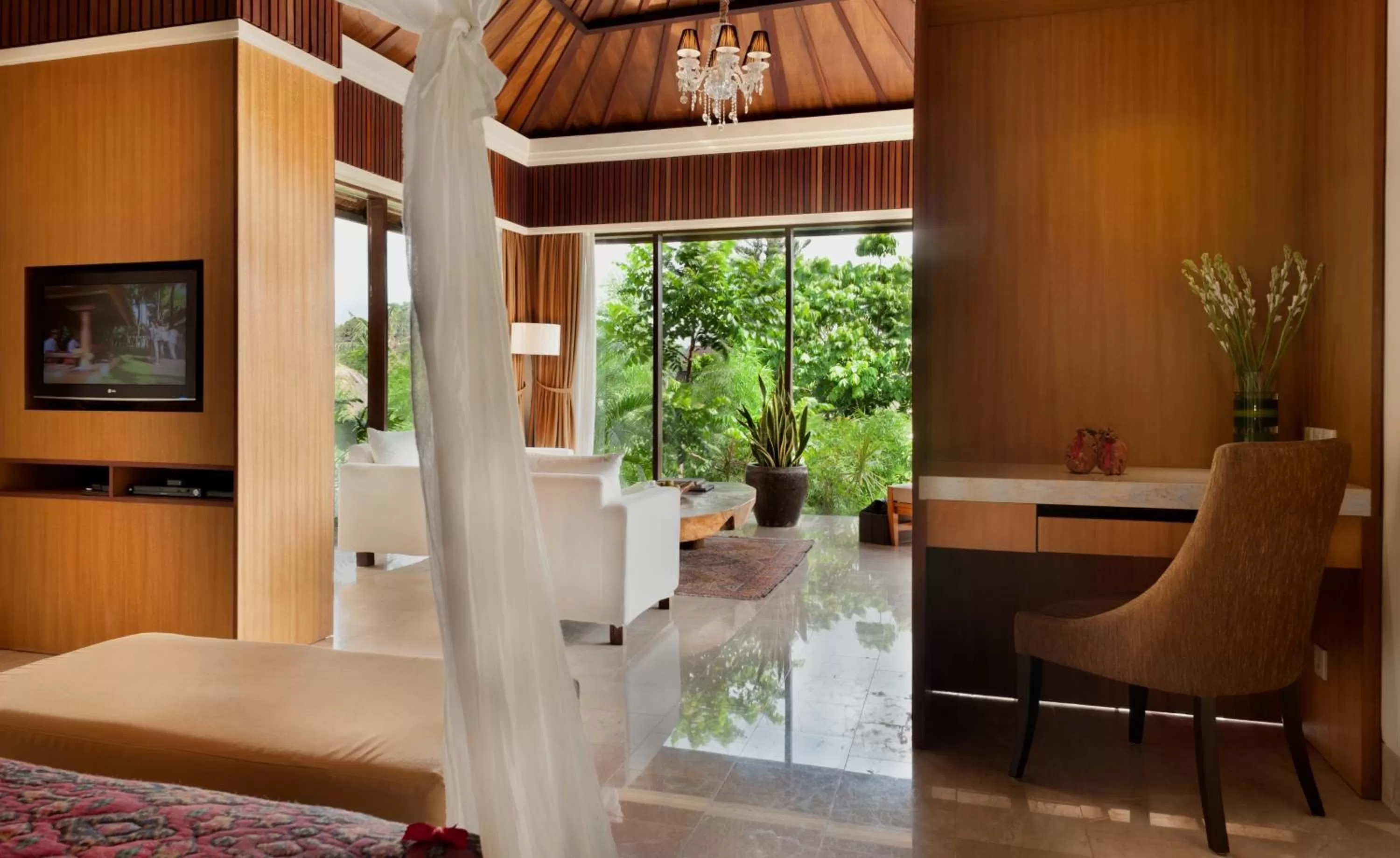 Living room in Komaneka at Rasa Sayang Ubud