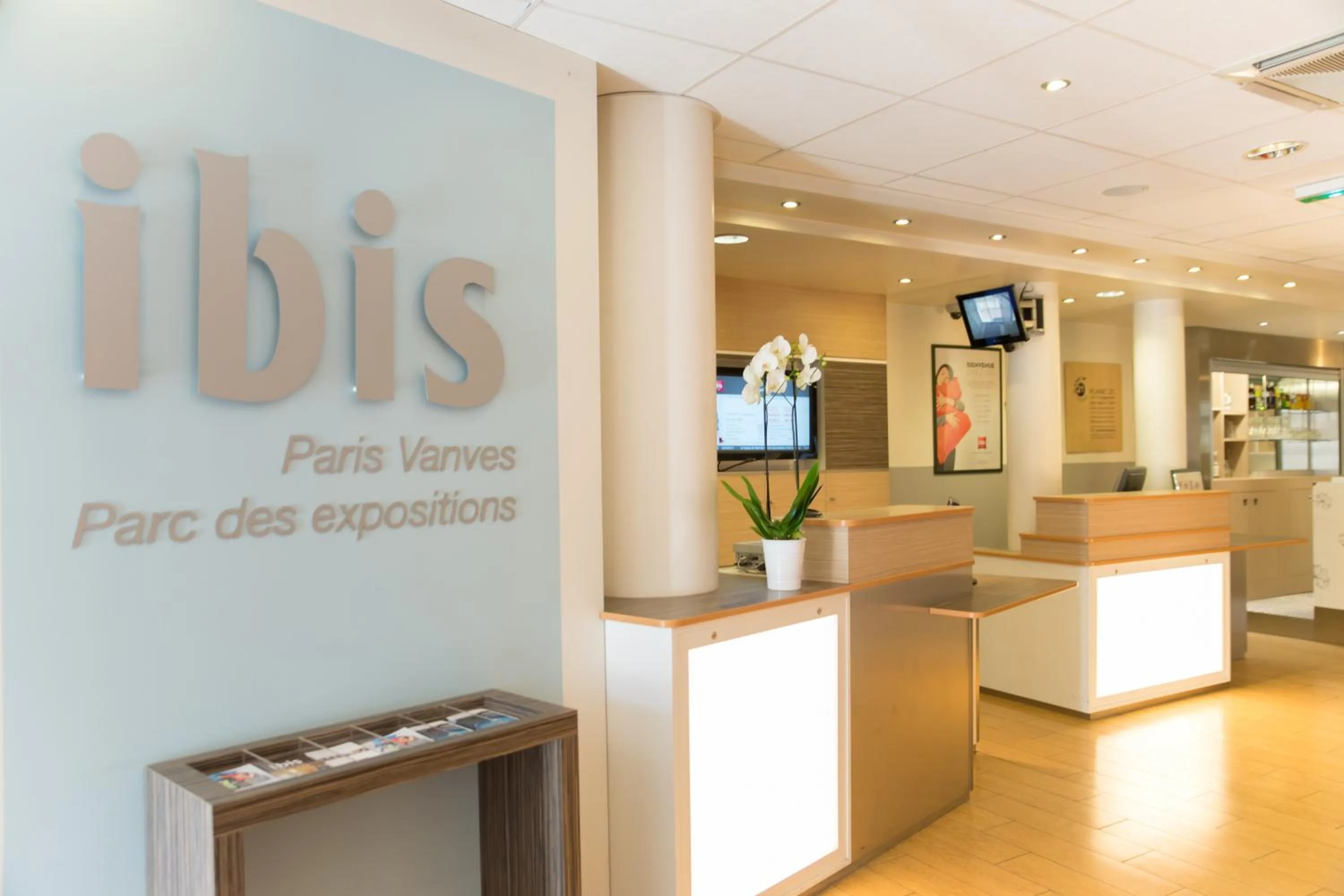 Lobby or reception in ibis Paris Vanves Parc des Expositions