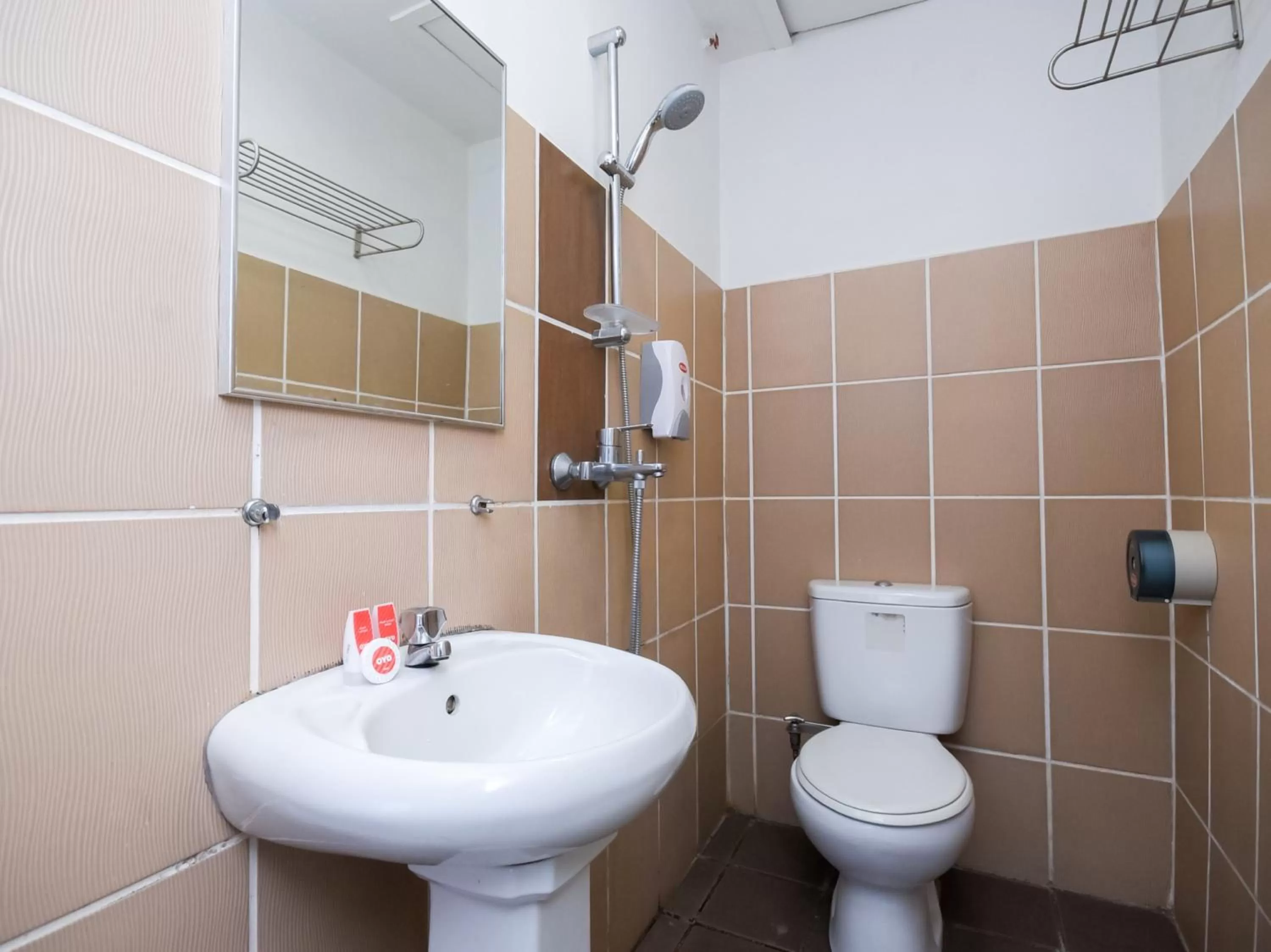 Bathroom in Super OYO 89604 City Home Stay