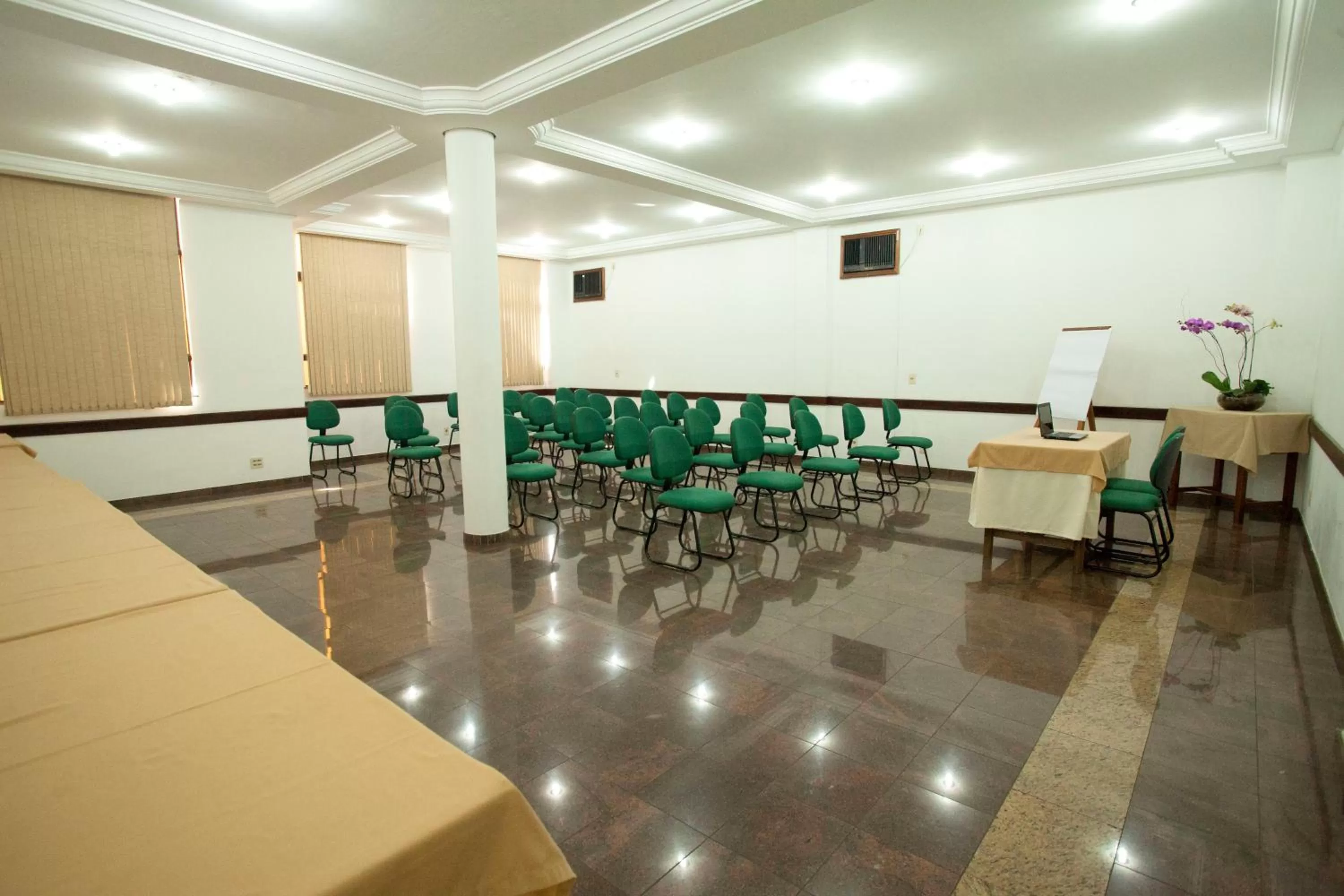 Meeting/conference room in Indaiá Hotel Residence