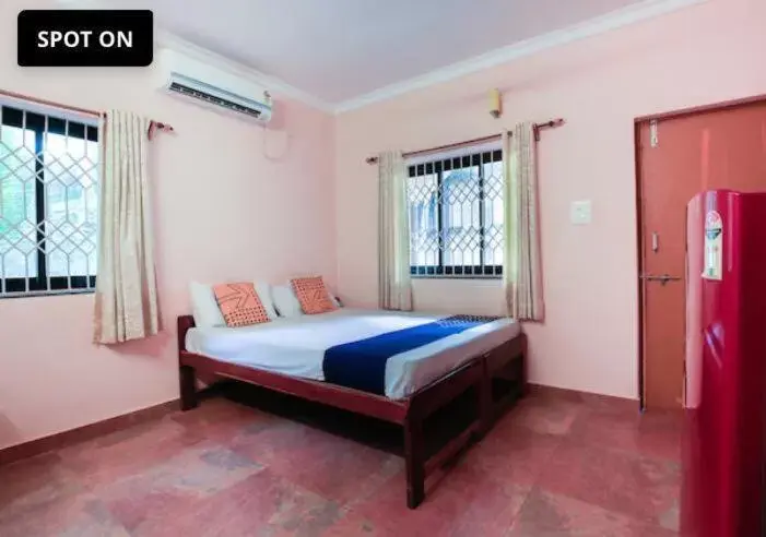 Deluxe Double Room with Balcony in God's Gift Guest House Deluxe Double Room with Balcony in God's Gift Guest House