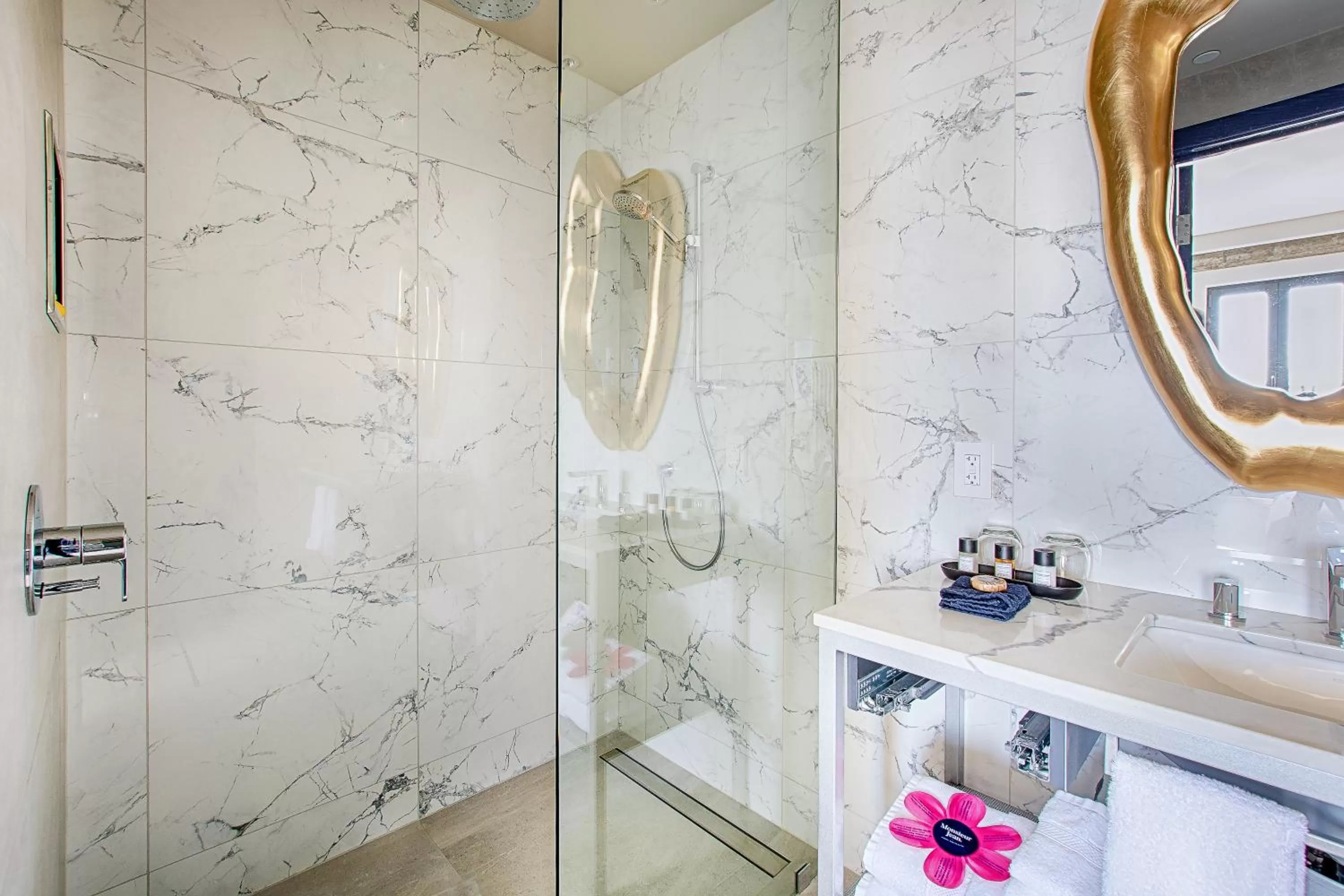 Shower in Monsieur Jean - Hôtel Particulier