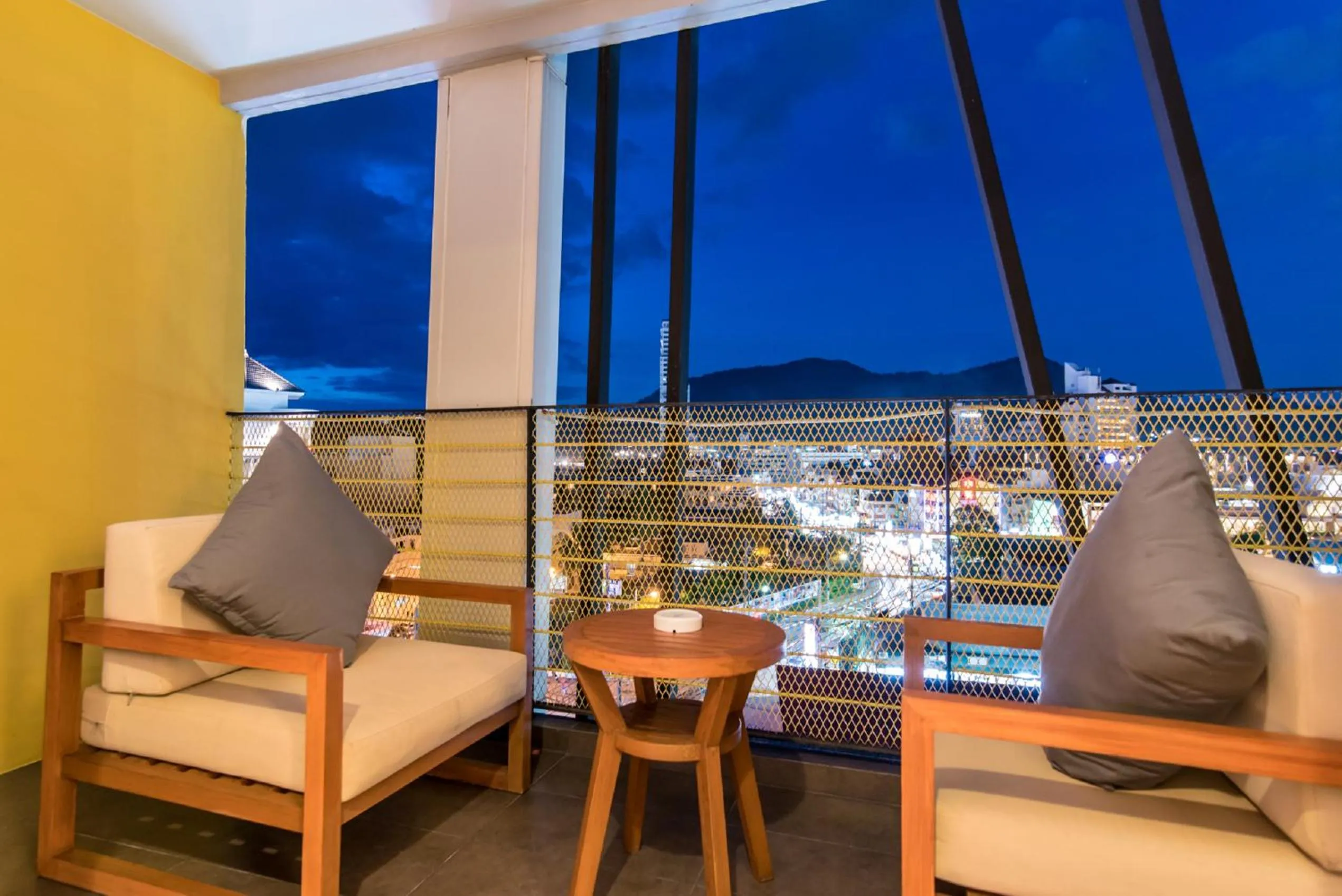 Balcony/Terrace in ASHLEE Hub Hotel Patong