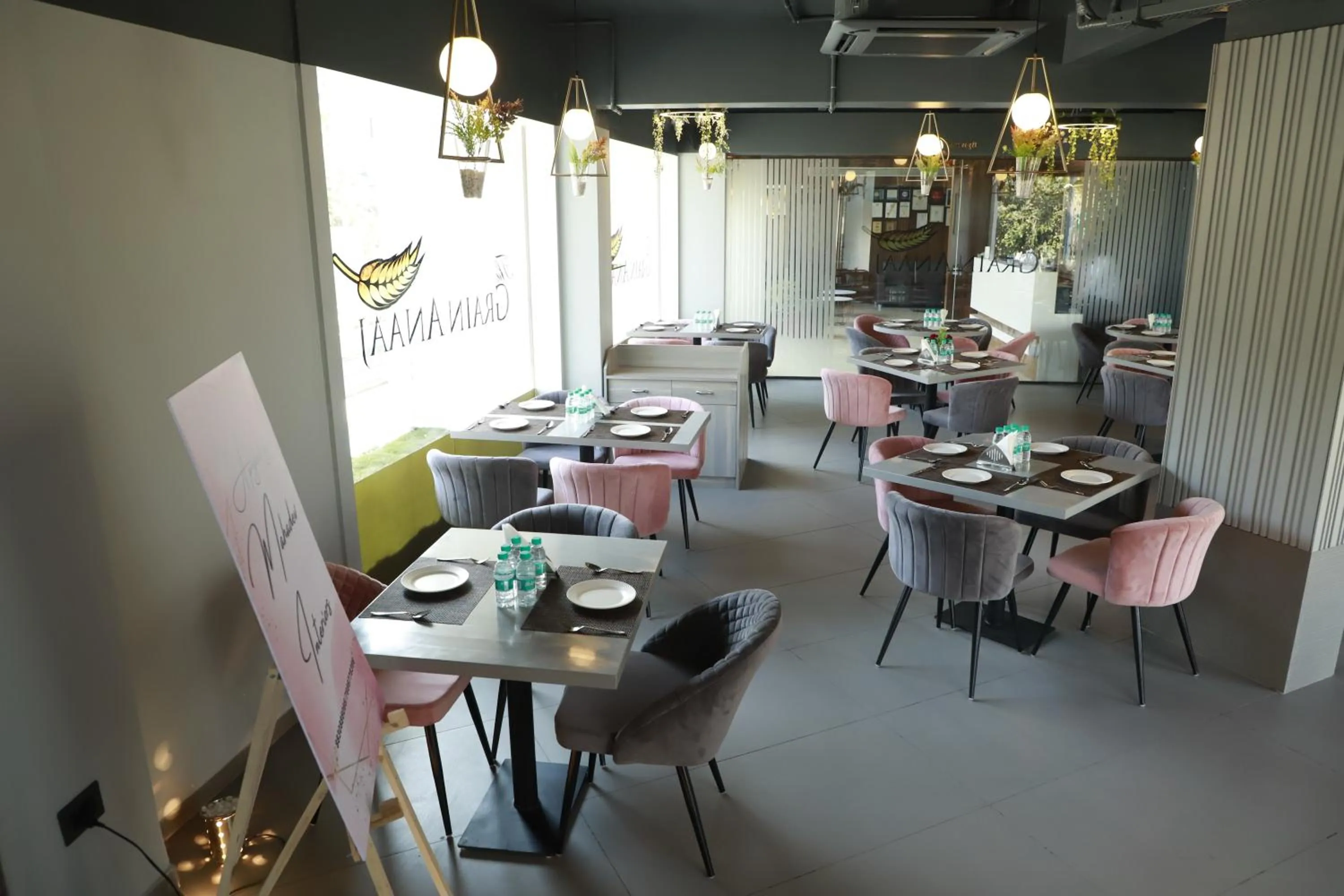 Restaurant/places to eat in Jivanta Shirdi